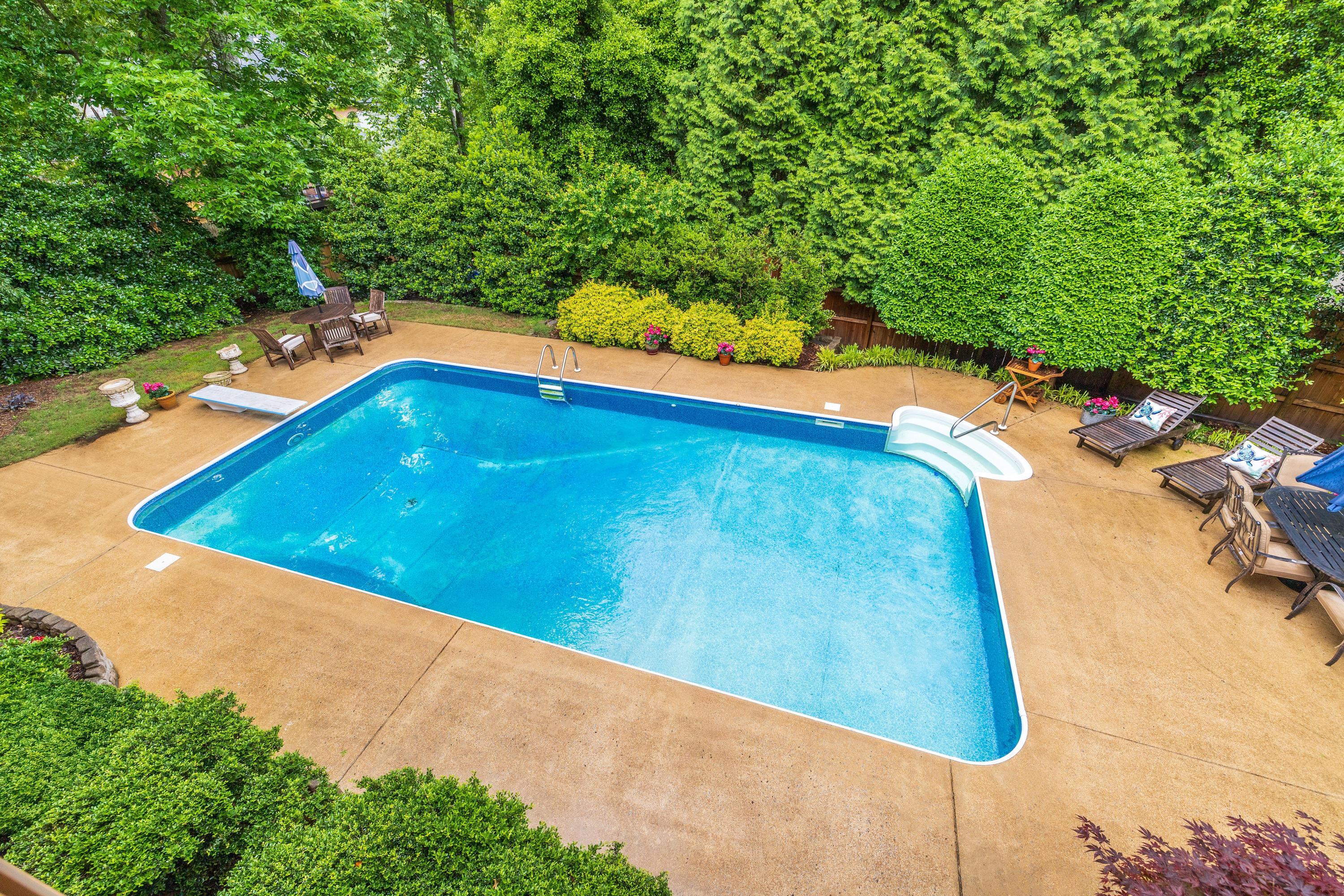5532 Mountain Breeze Drive
