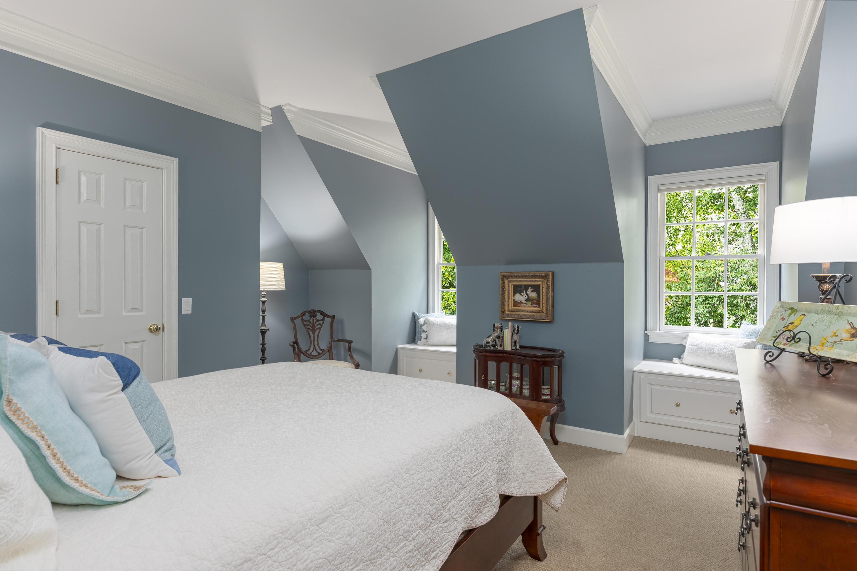 5532 Mountain Breeze Drive