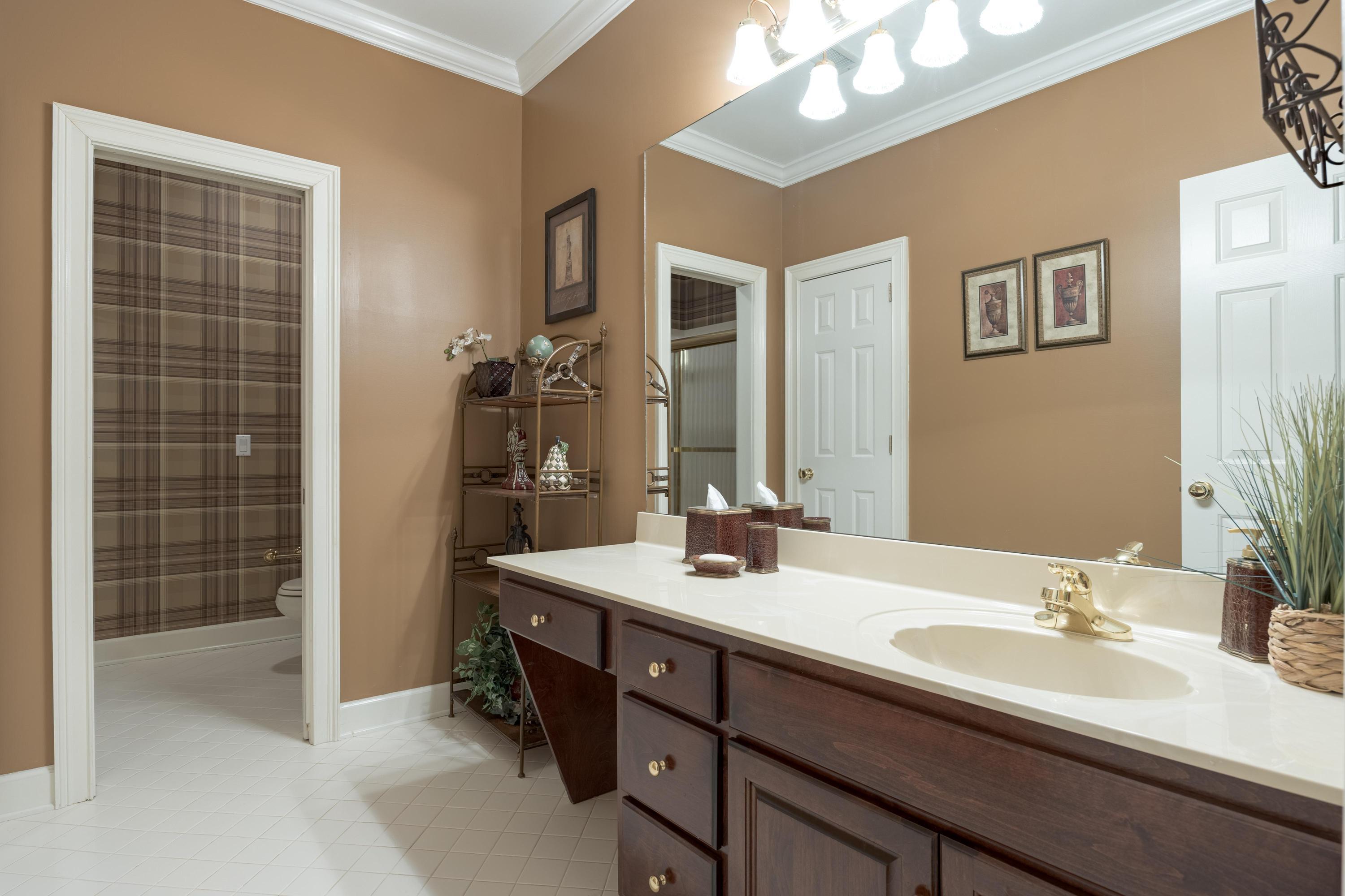 5532 Mountain Breeze Drive