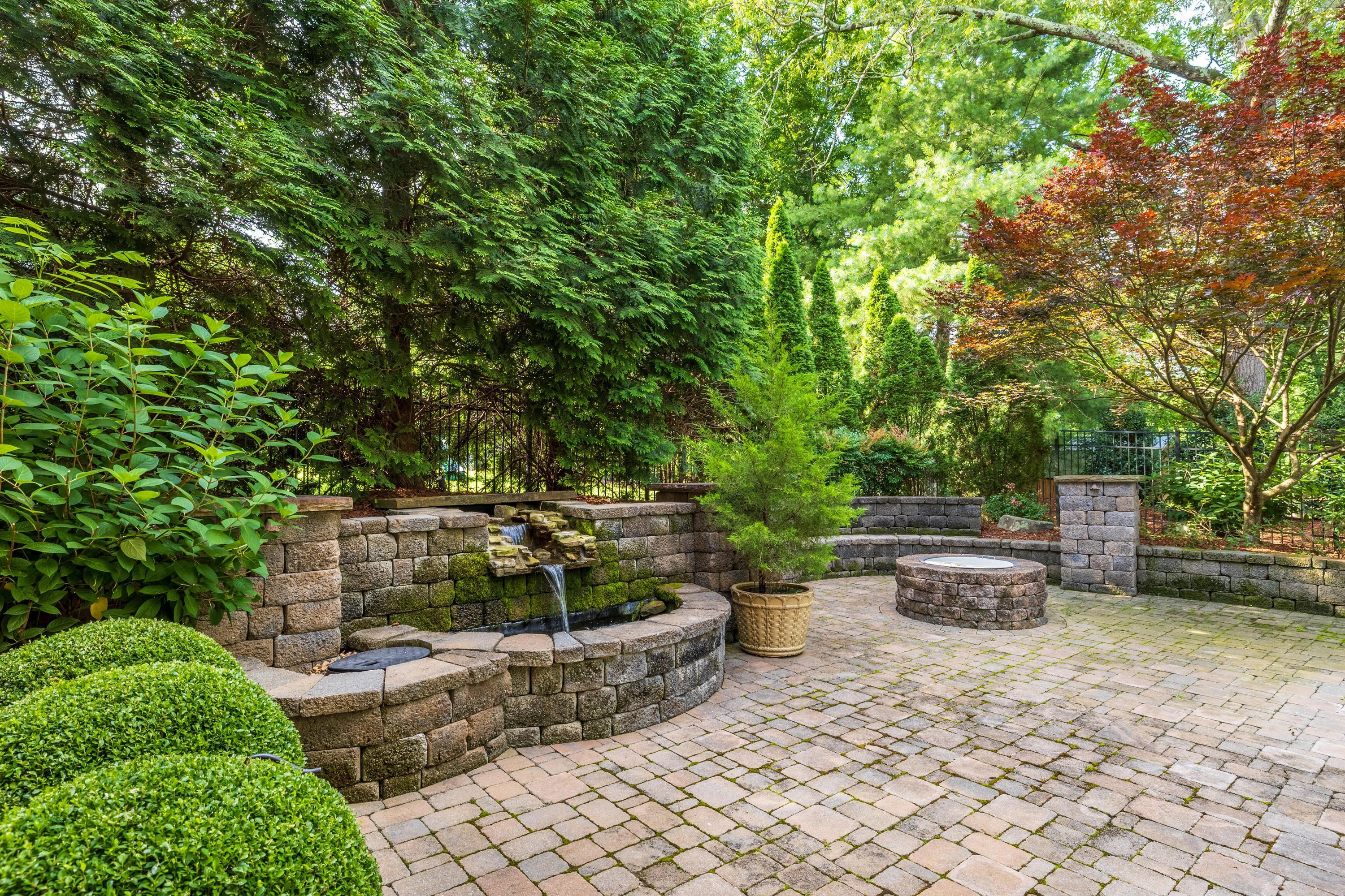 9431 Windrose Circle