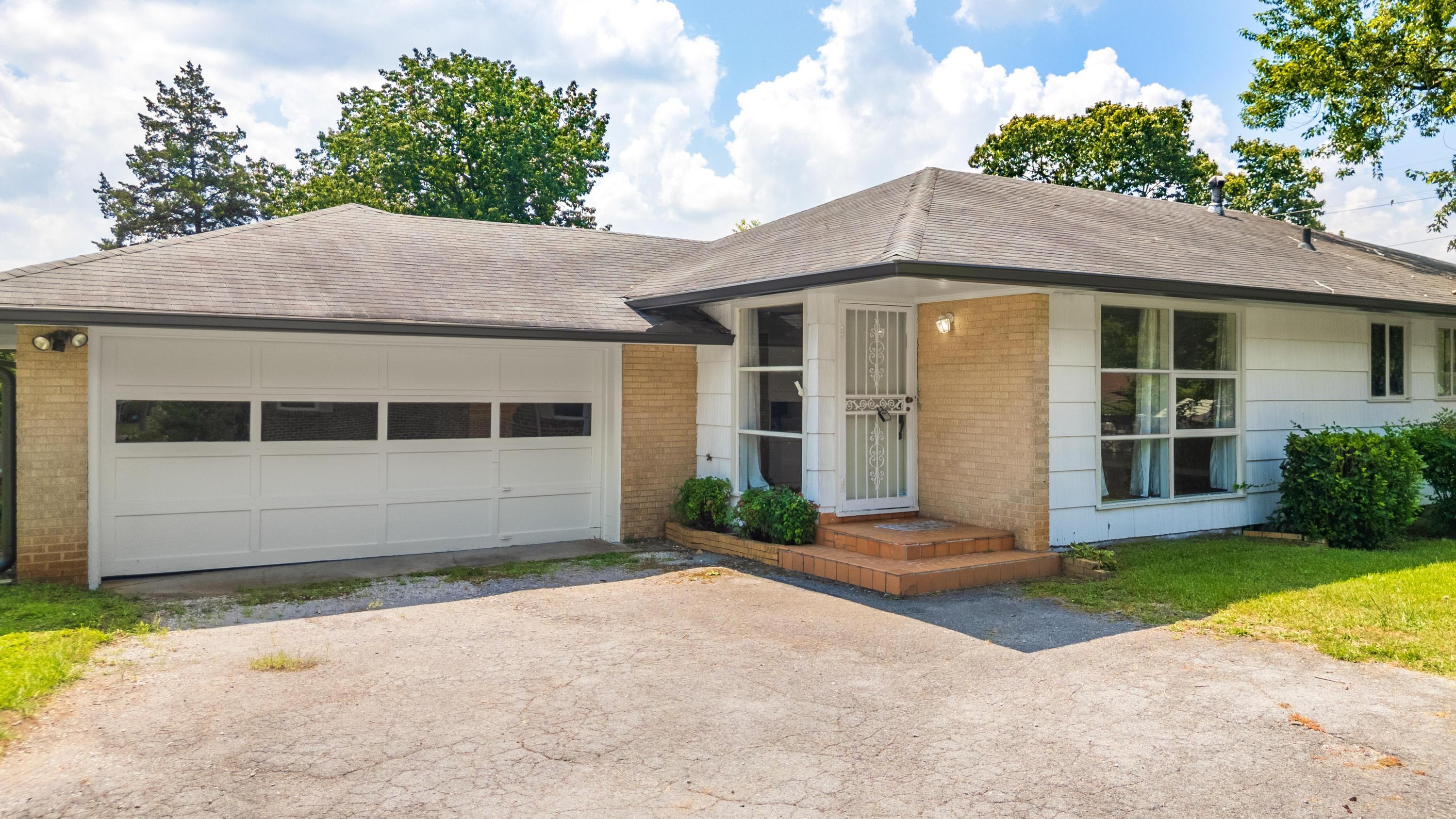 4412 Live Oak Lane