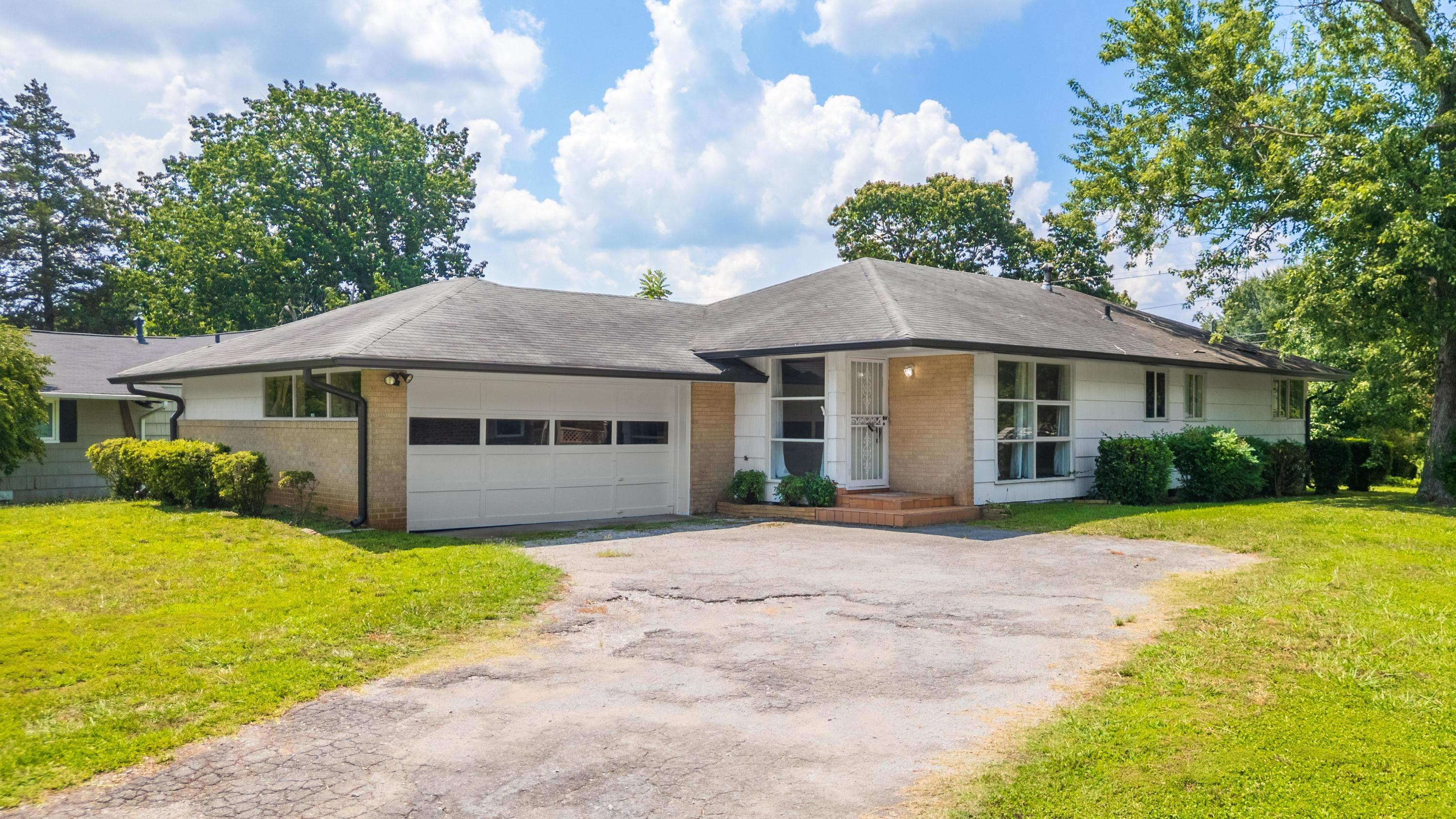 4412 Live Oak Lane