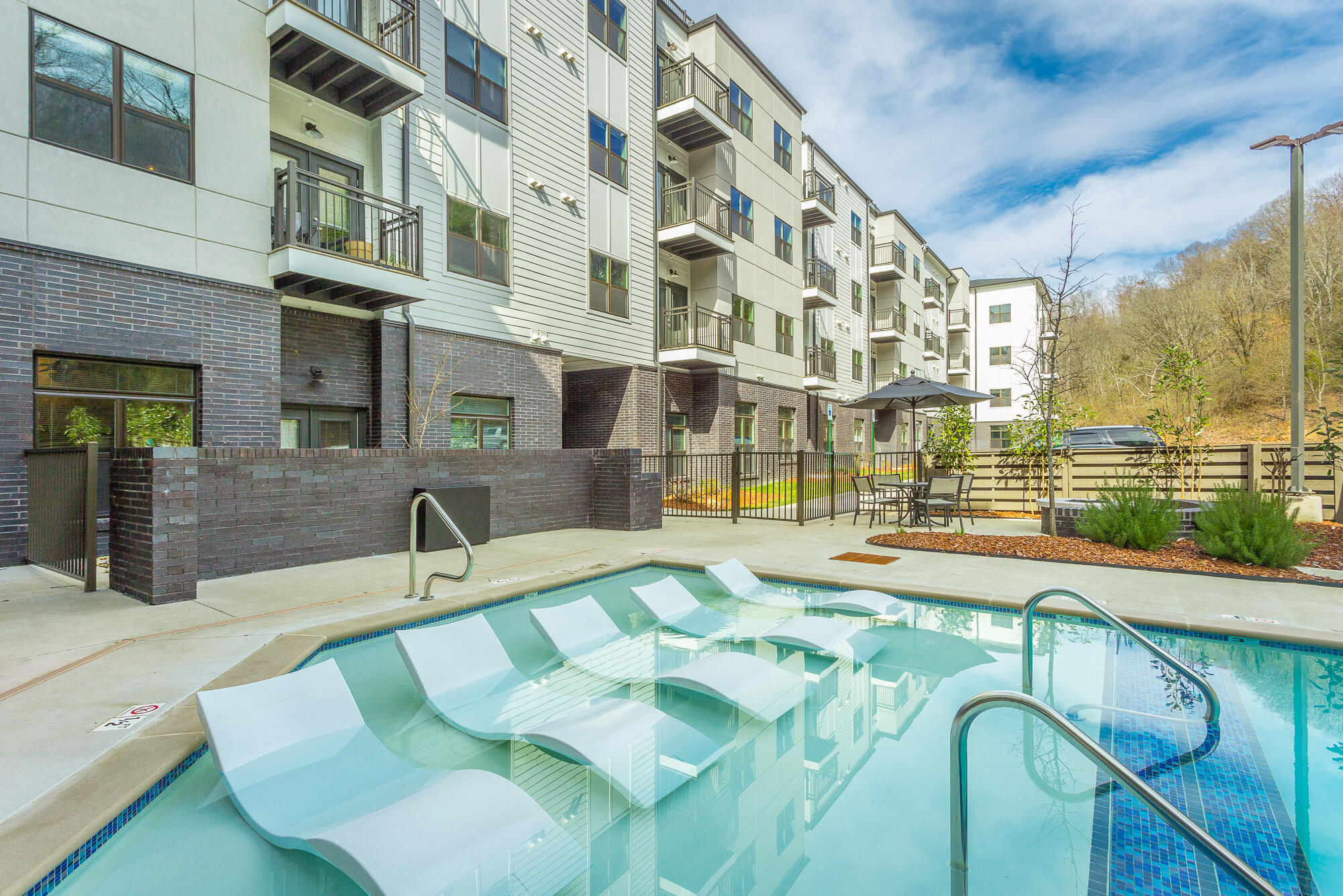 782 Riverfront Parkway, 402