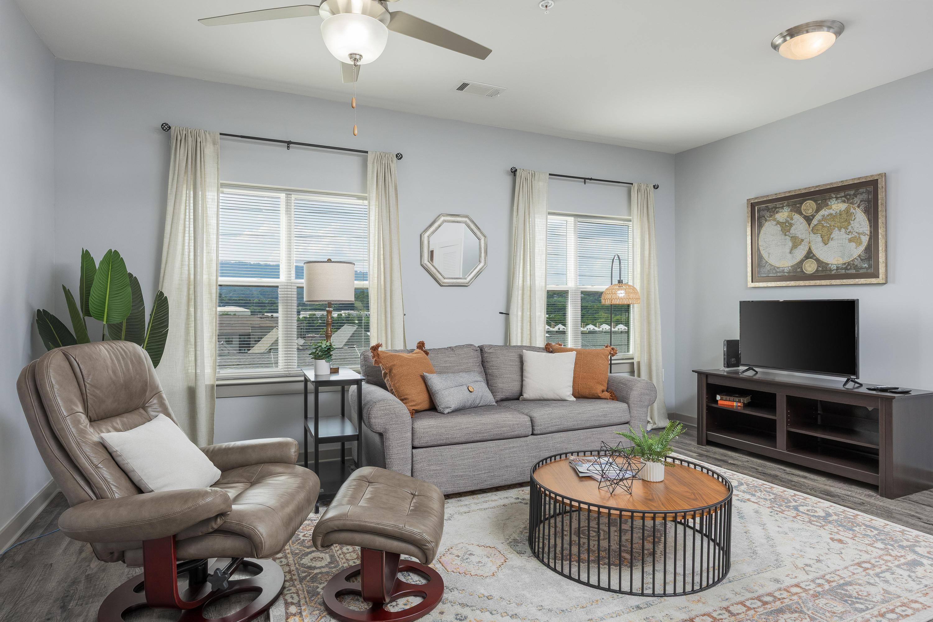 782 Riverfront Parkway, 402