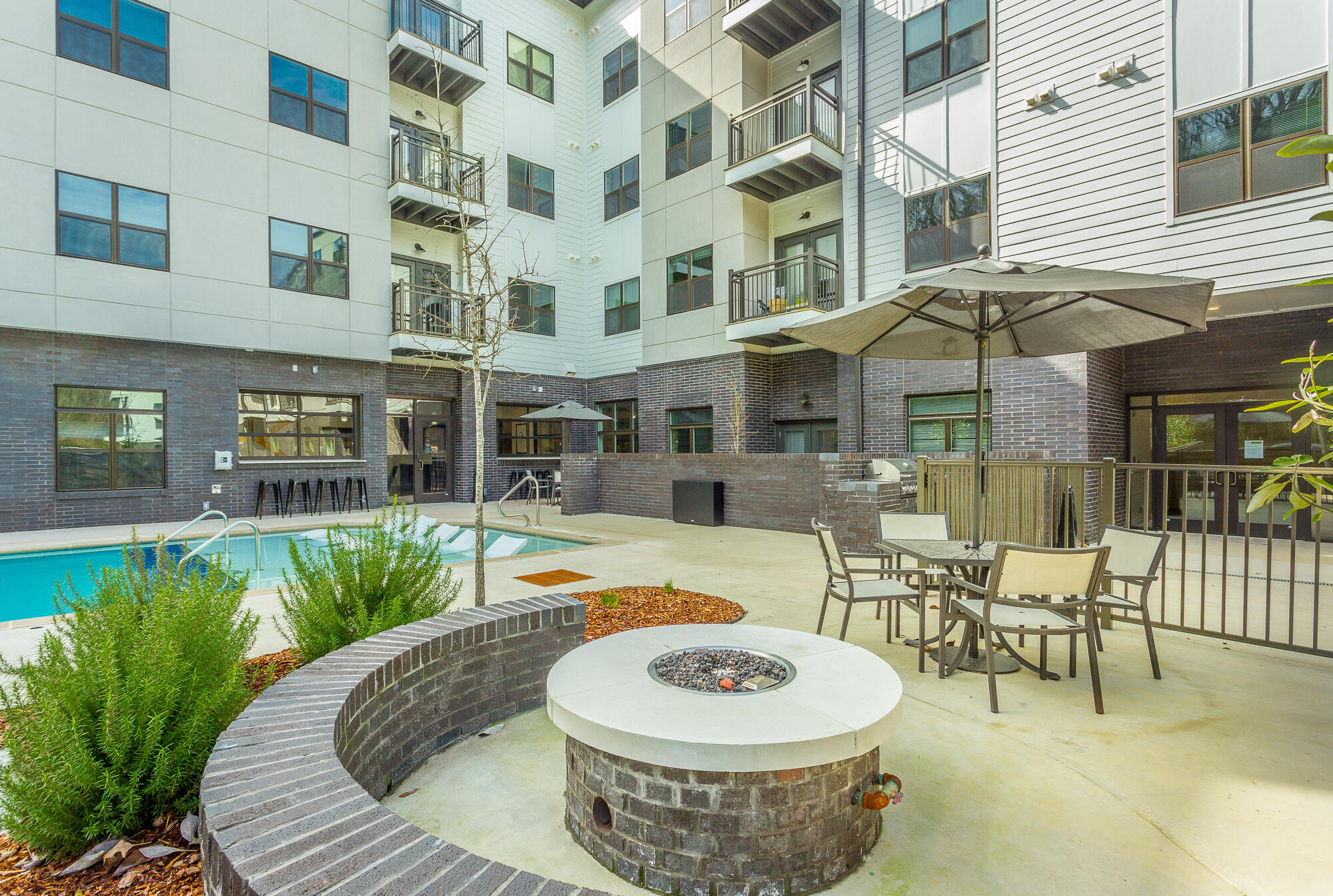 782 Riverfront Parkway, 402