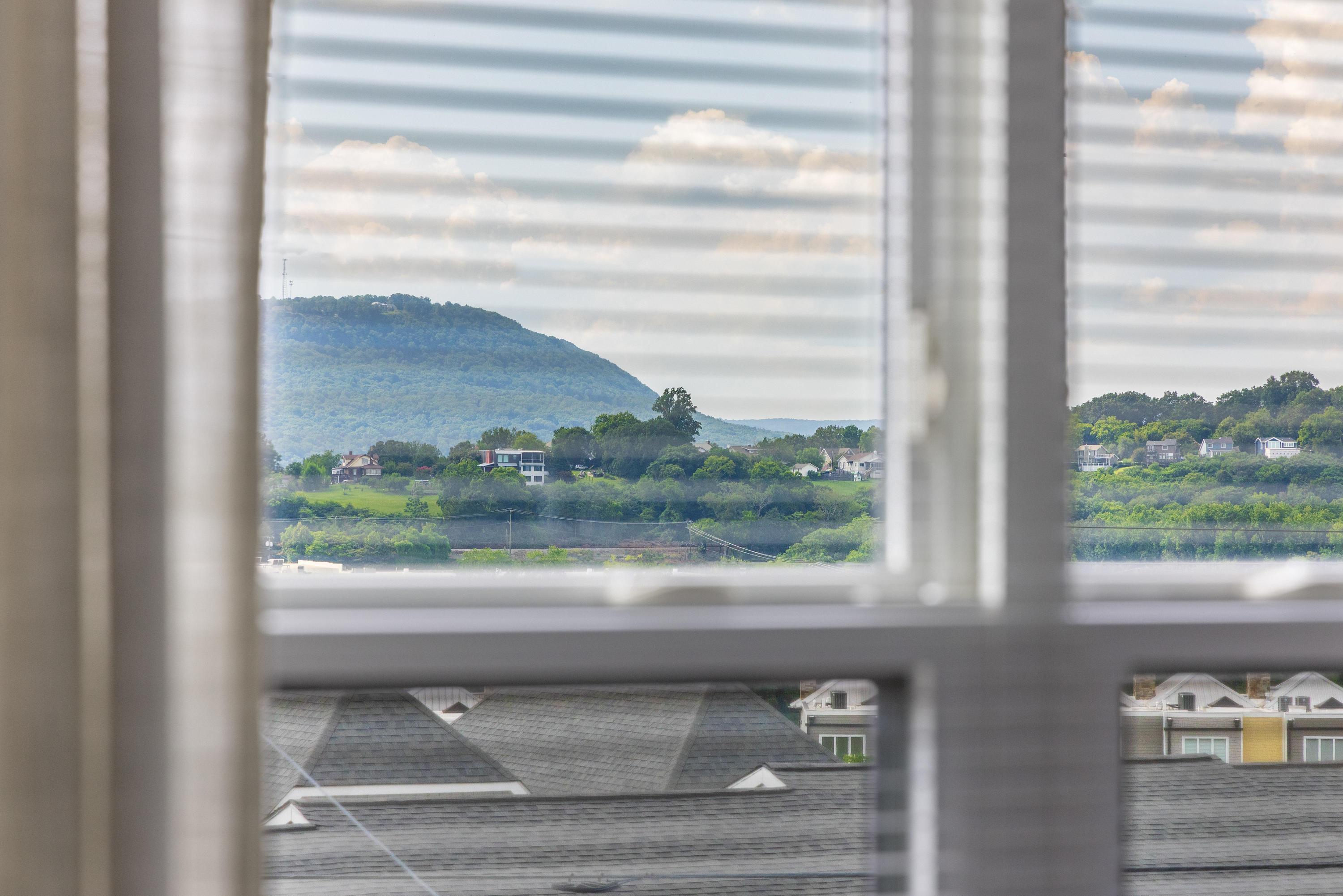 782 Riverfront Parkway, 402