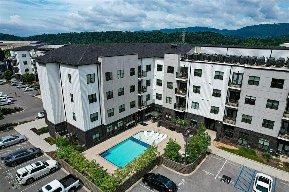 782 Riverfront Parkway, 402