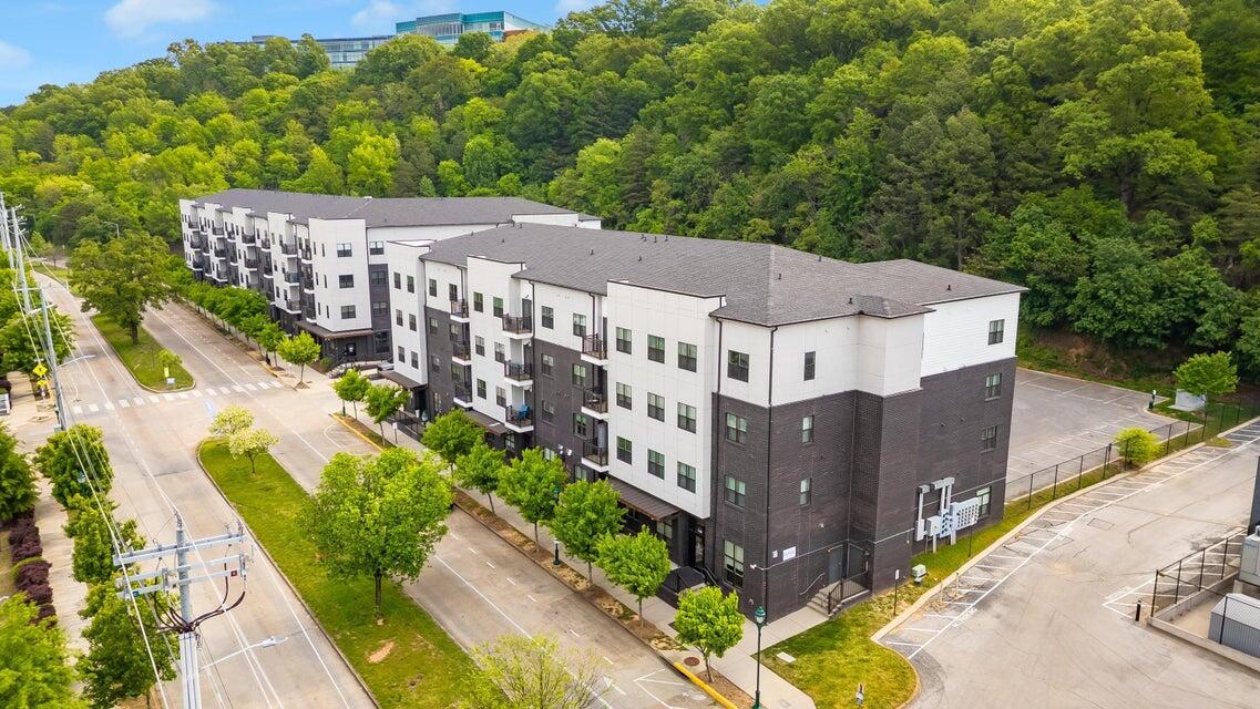 782 Riverfront Parkway, 402