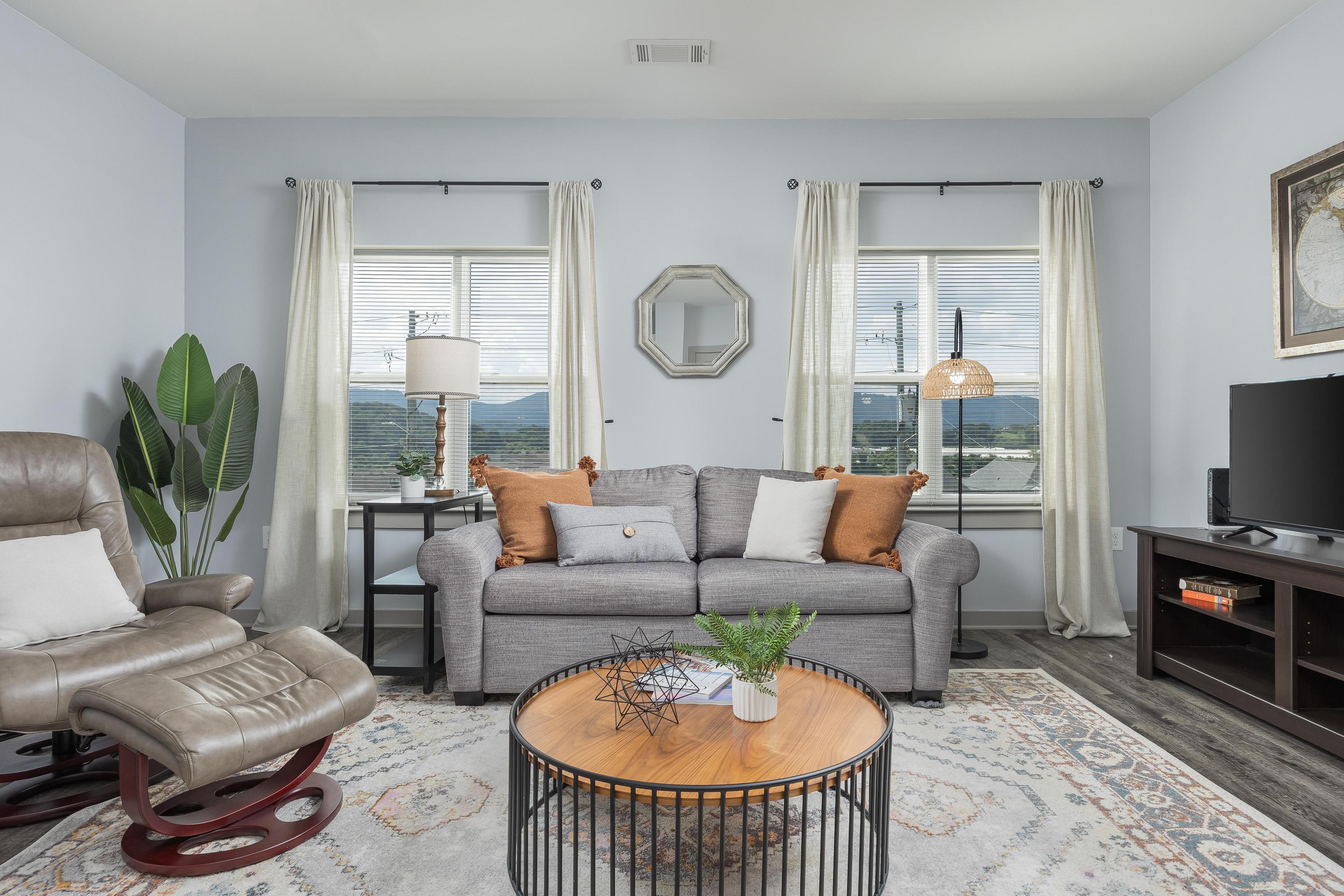 782 Riverfront Parkway, 402