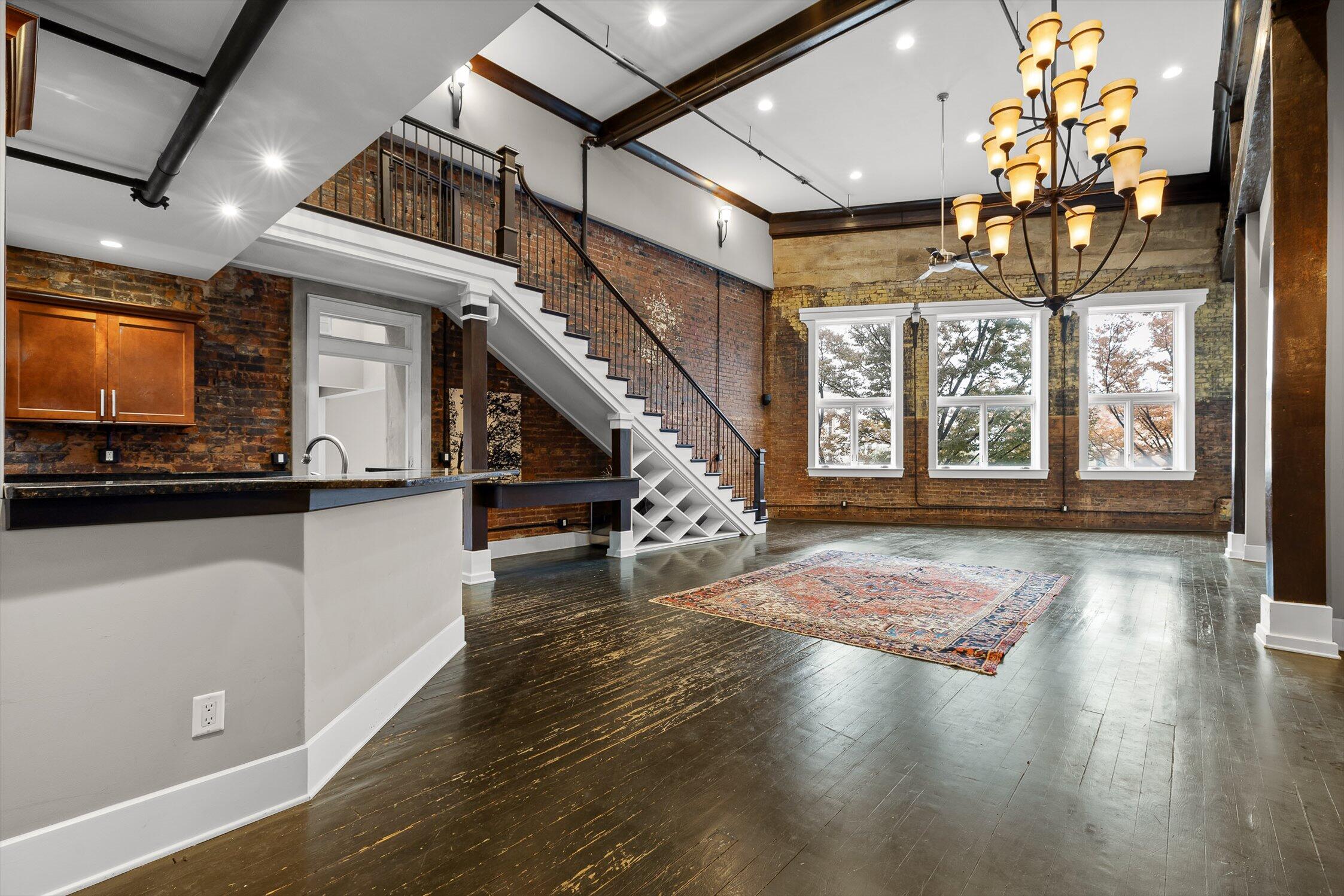 1467 Market Street, 204