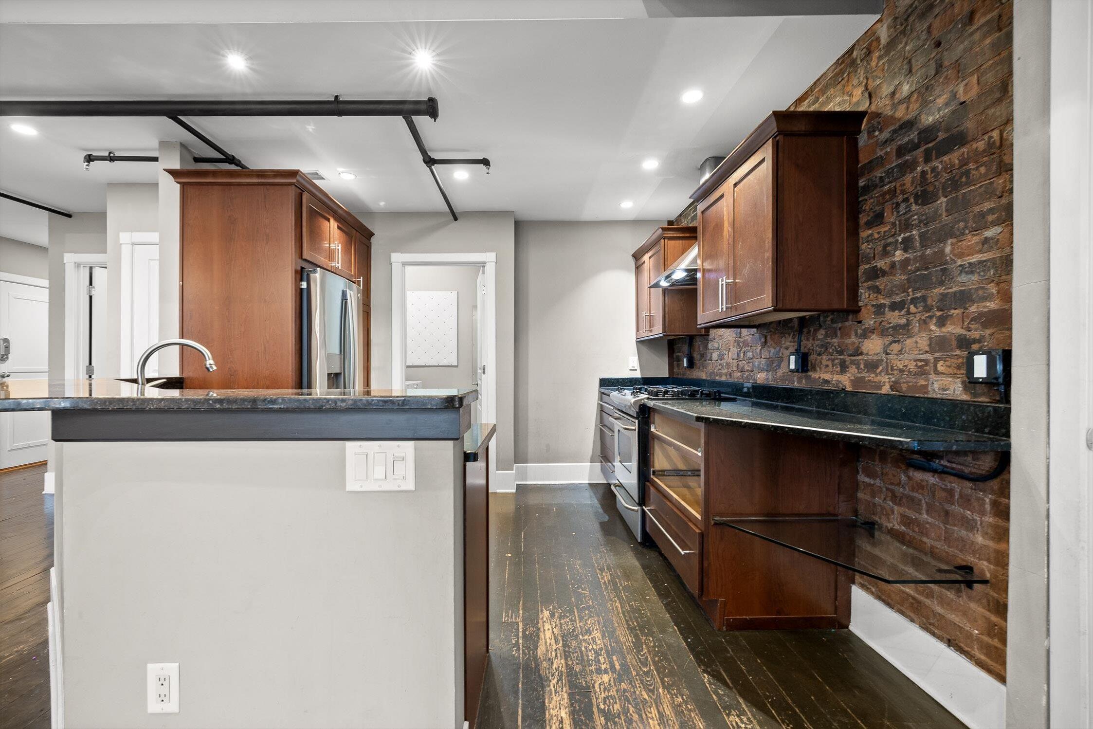 1467 Market Street, 204