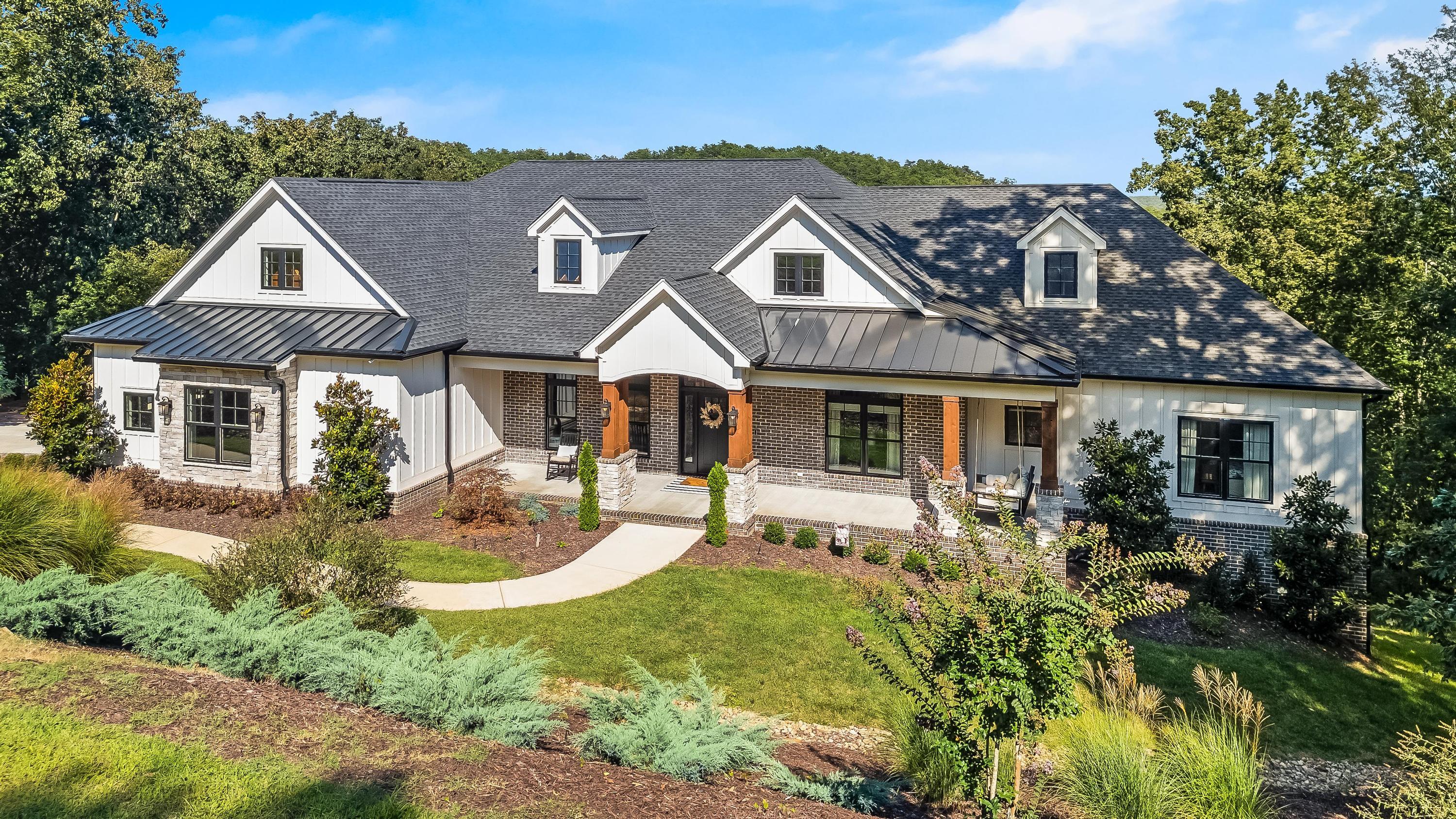 2214 Horizons View Drive