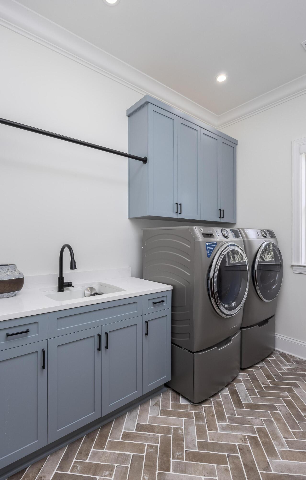 2214 Horizons View Drive