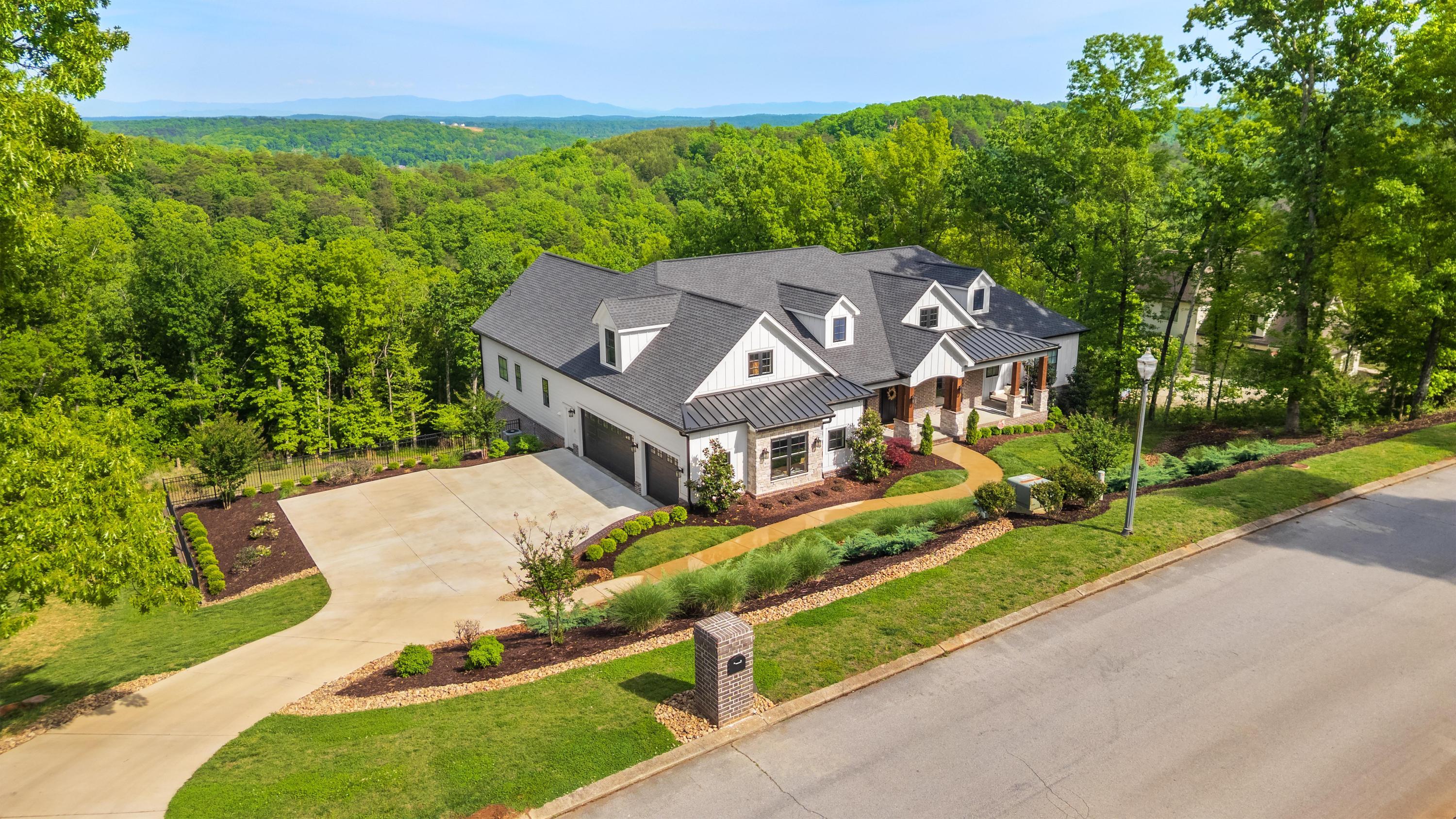 2214 Horizons View Drive