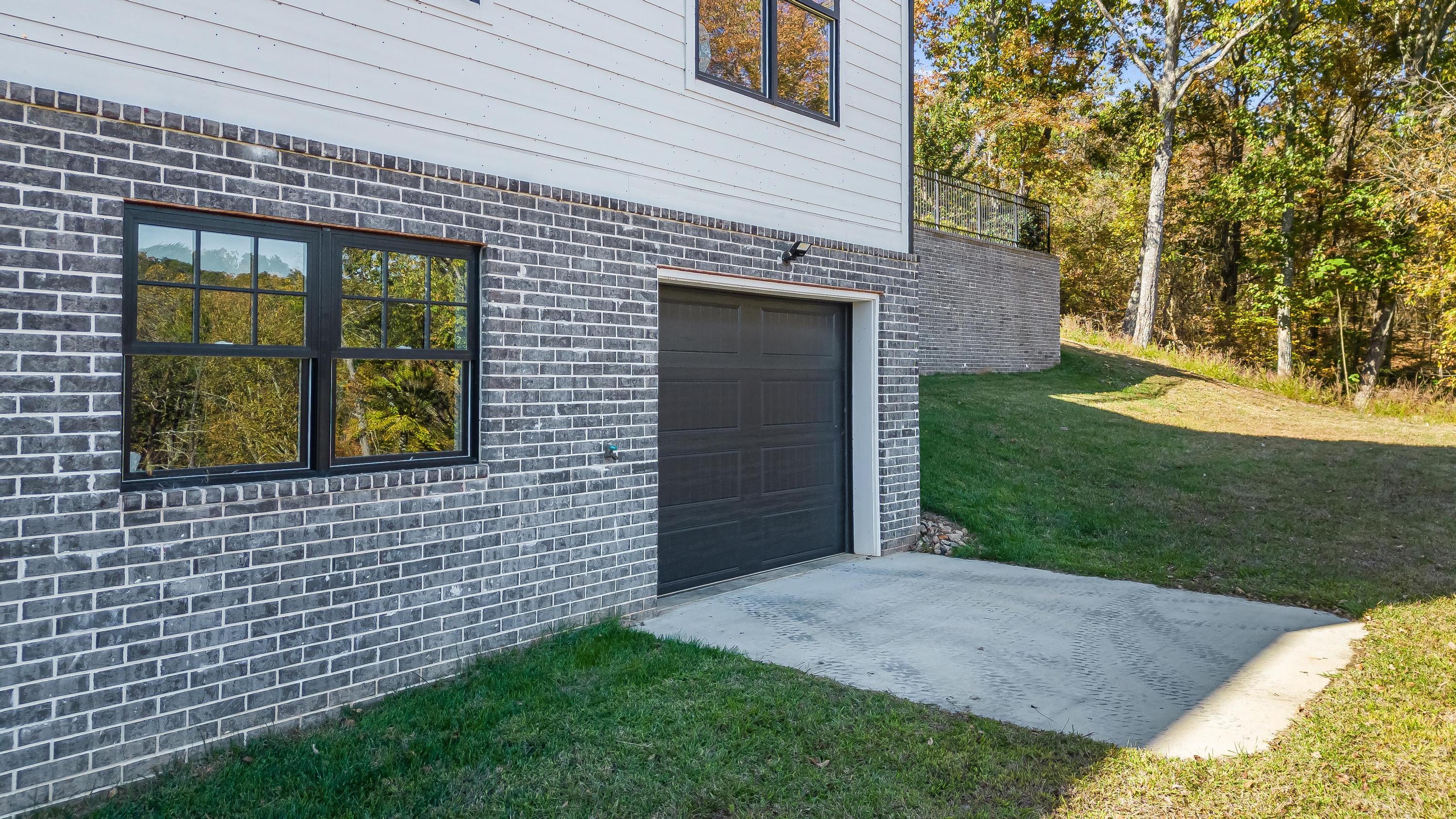 2214 Horizons View Drive