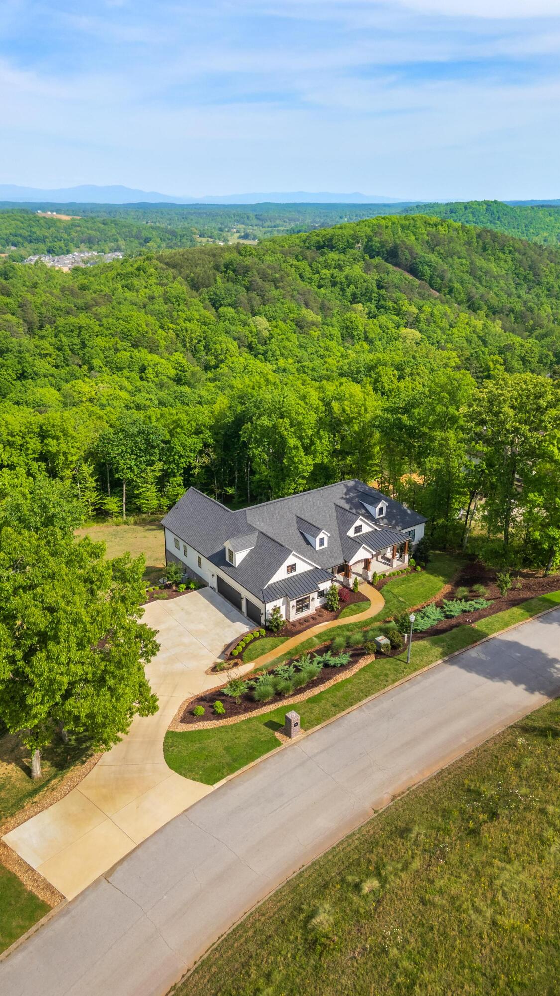 2214 Horizons View Drive