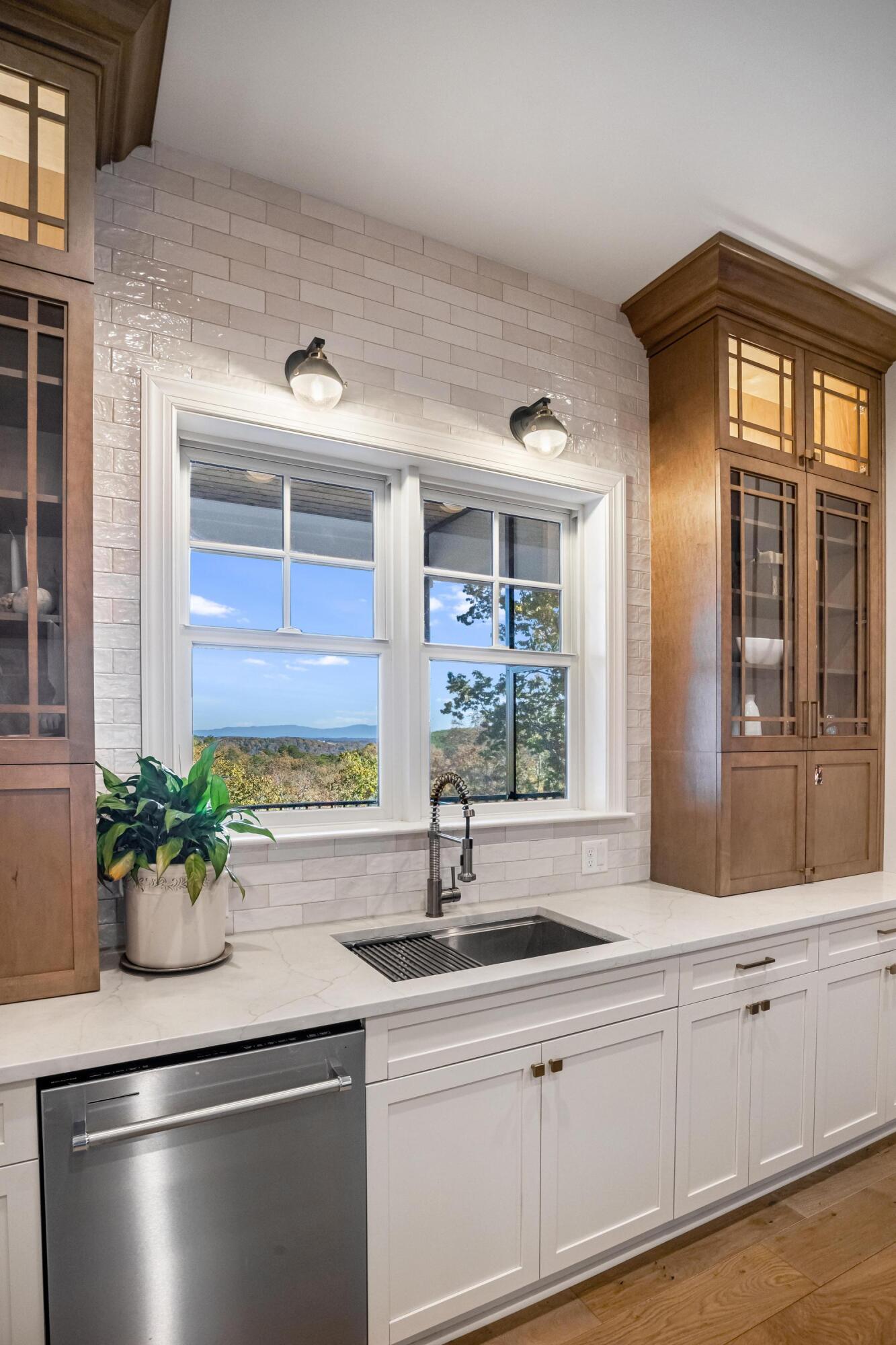 2214 Horizons View Drive