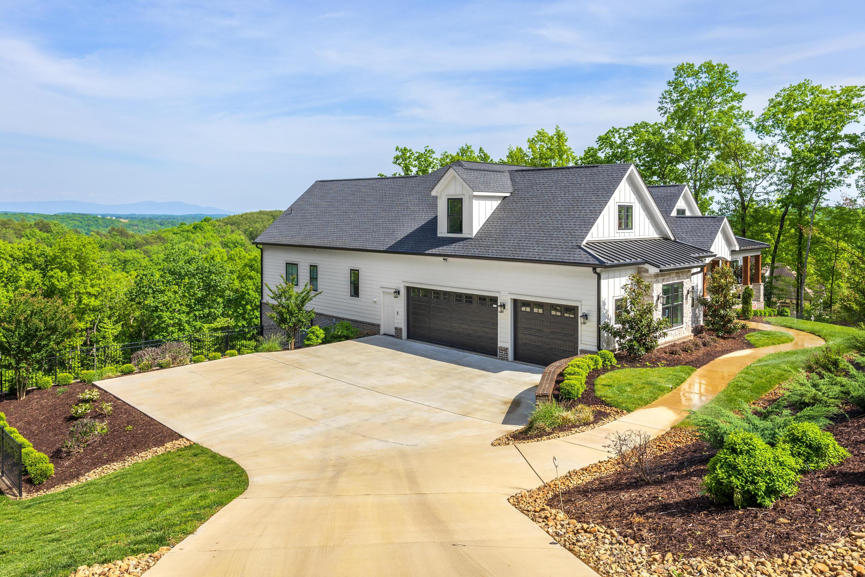 2214 Horizons View Drive