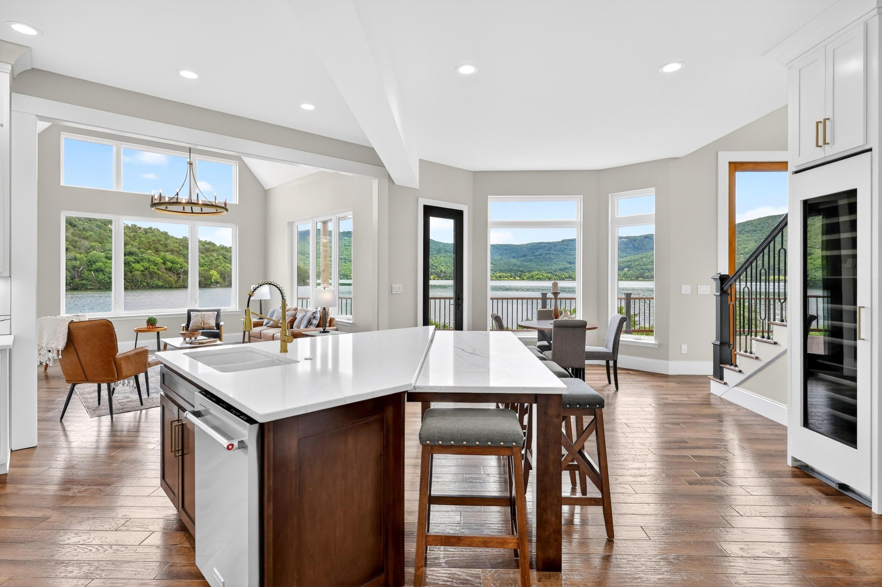 340 Edgewater Way