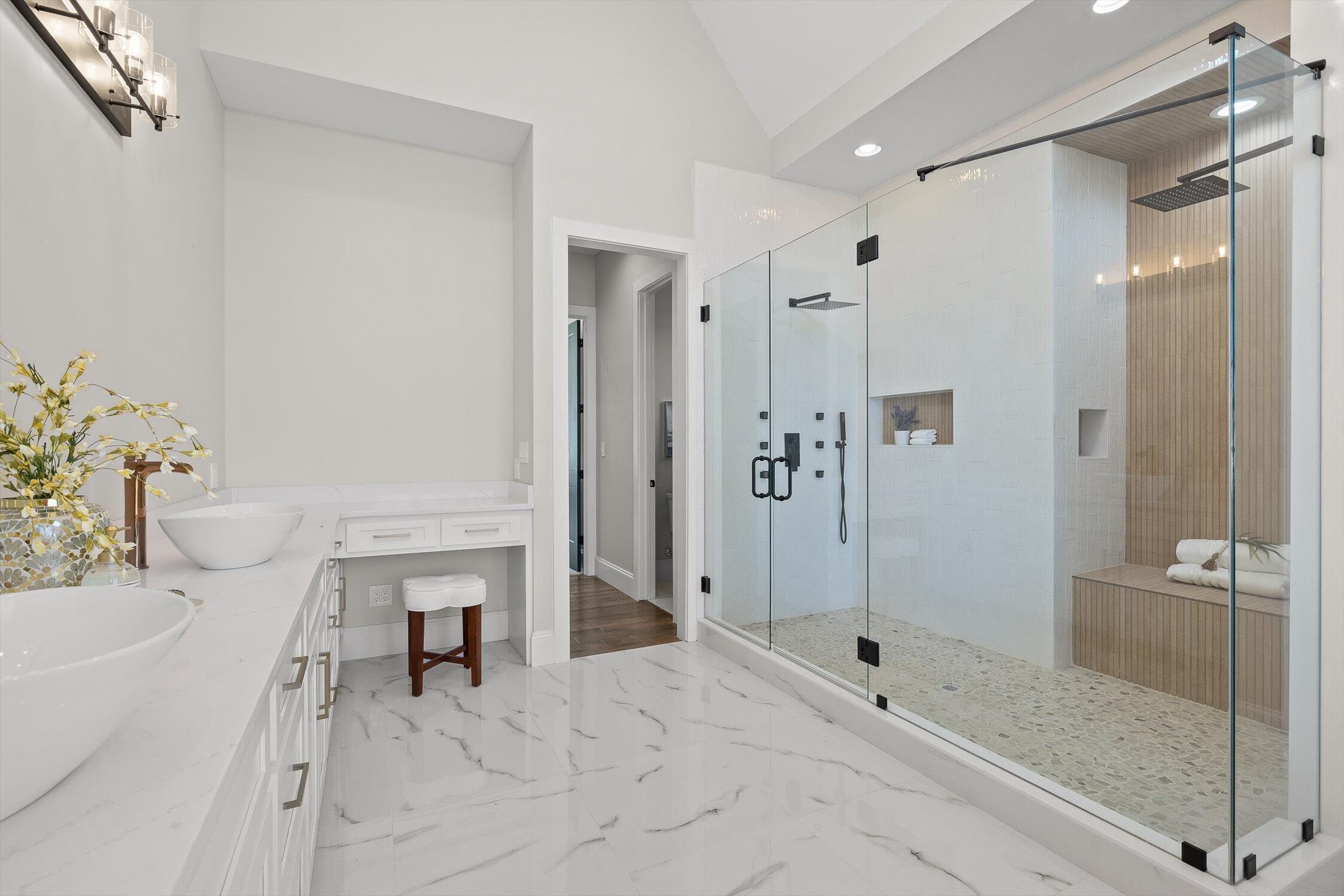 340 Edgewater Way