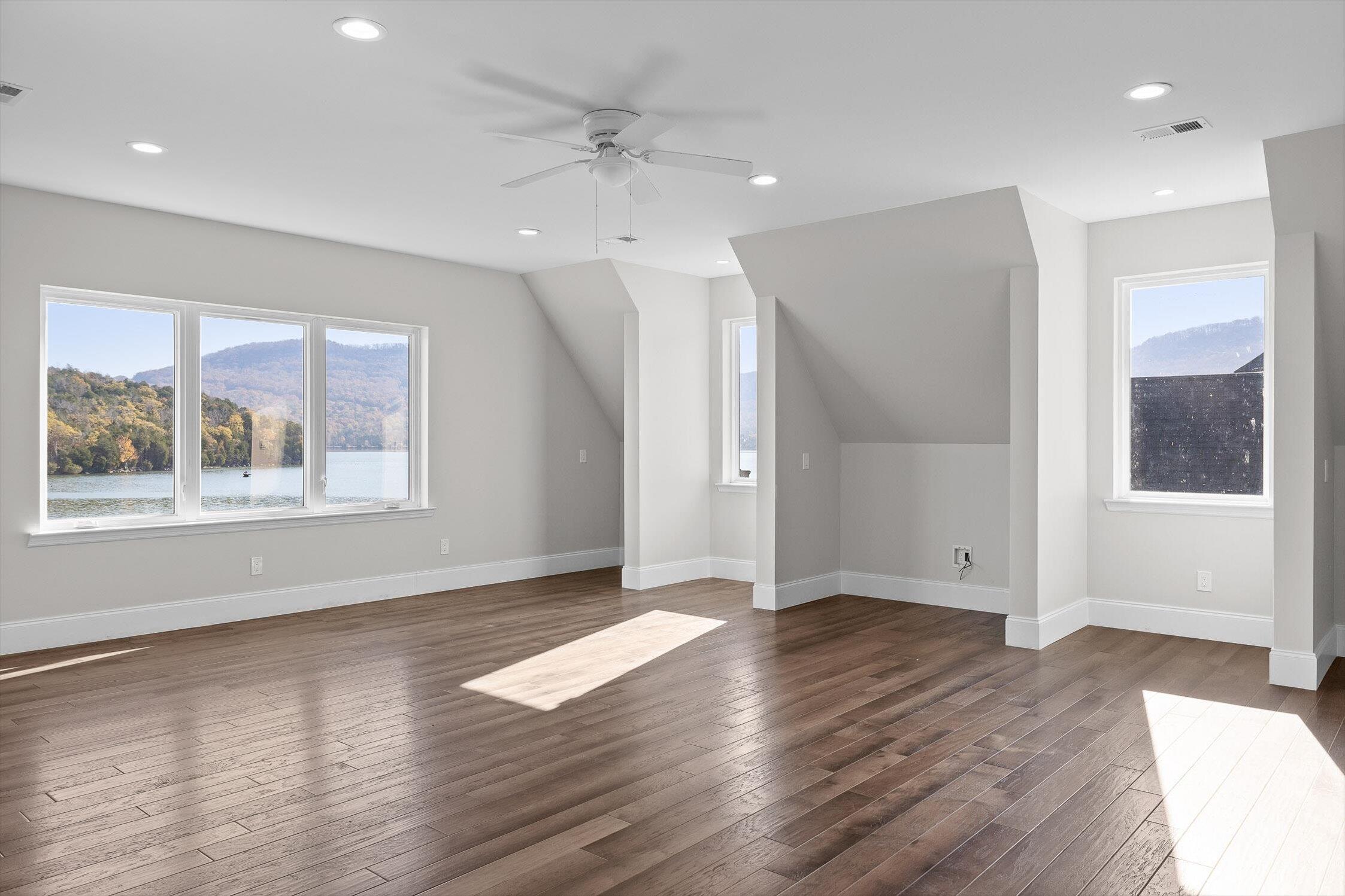 340 Edgewater Way