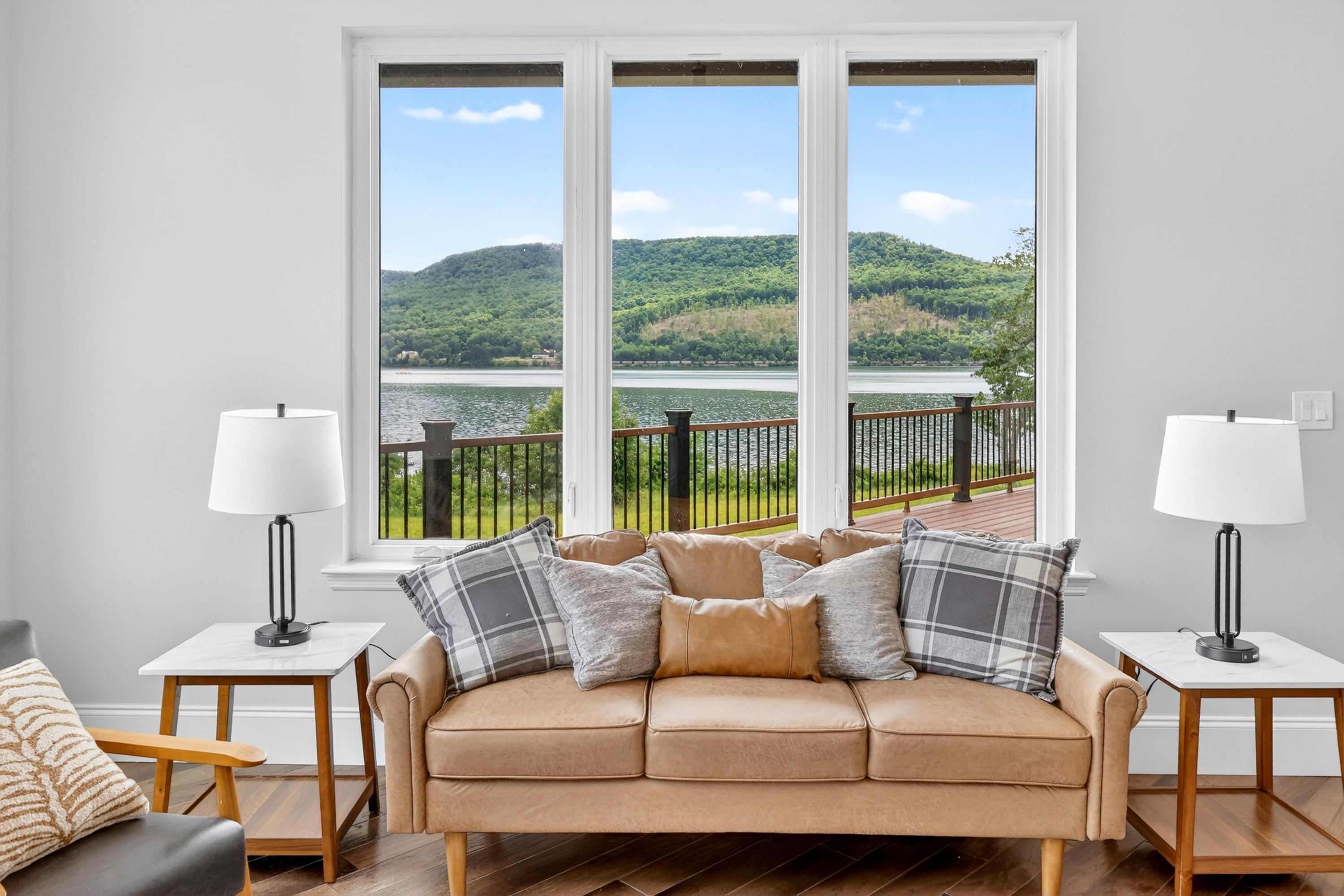 340 Edgewater Way