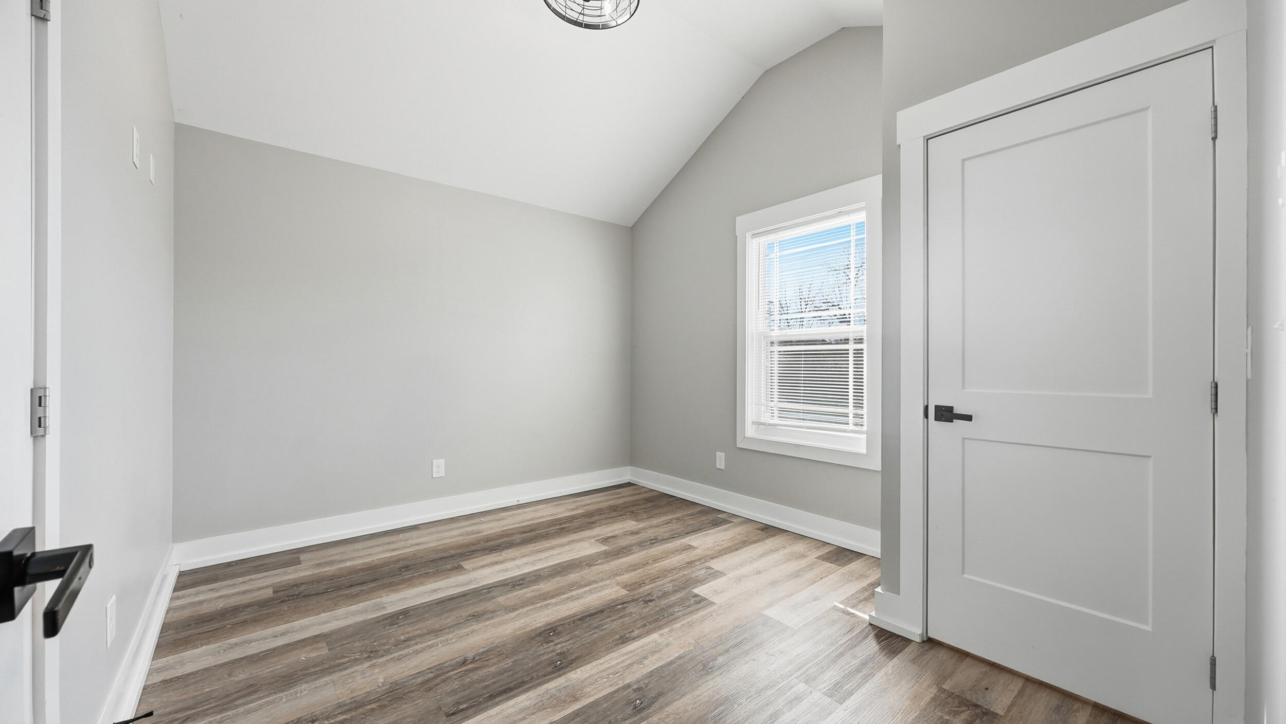 828 Henderson Avenue