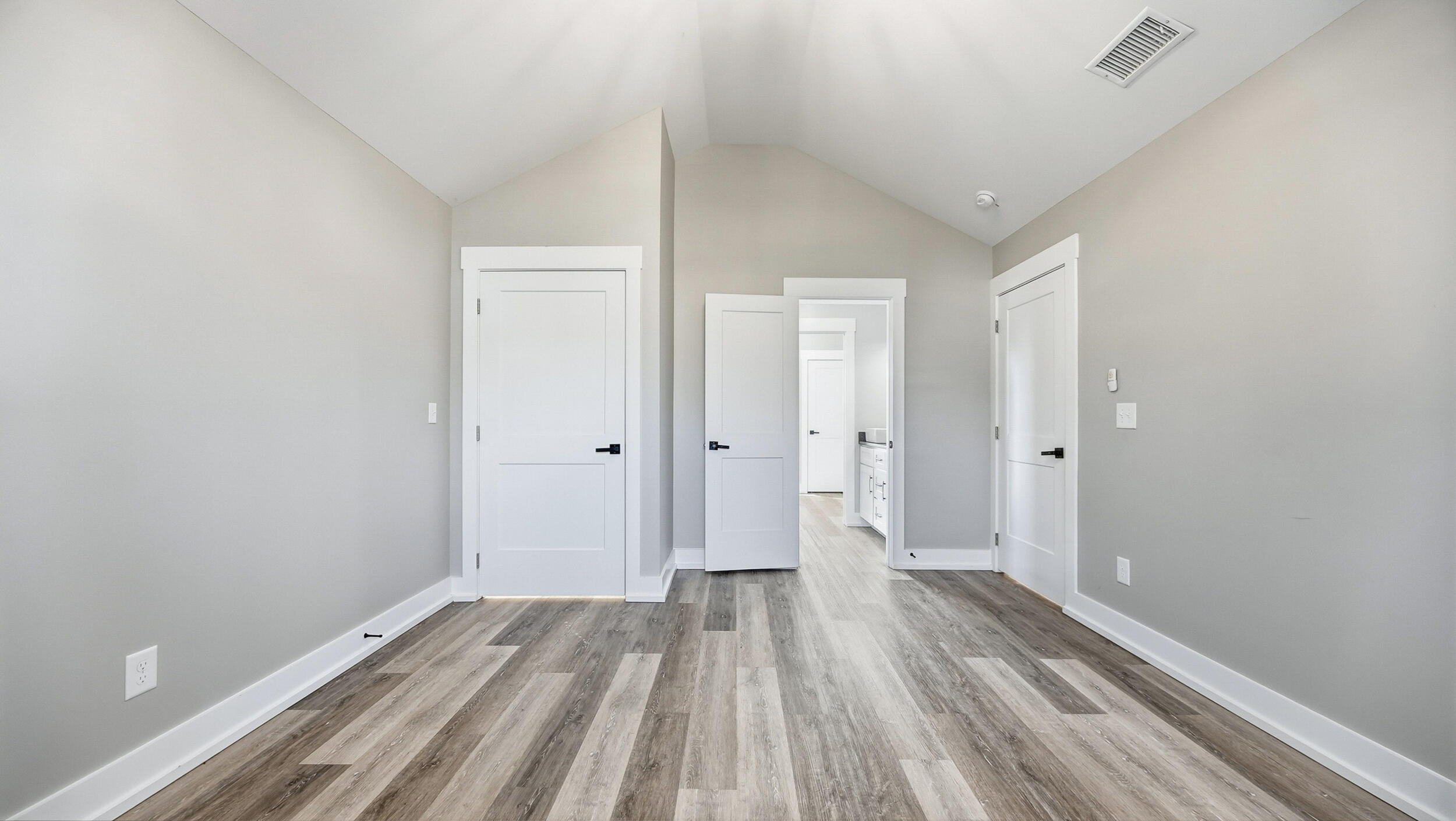 828 Henderson Avenue