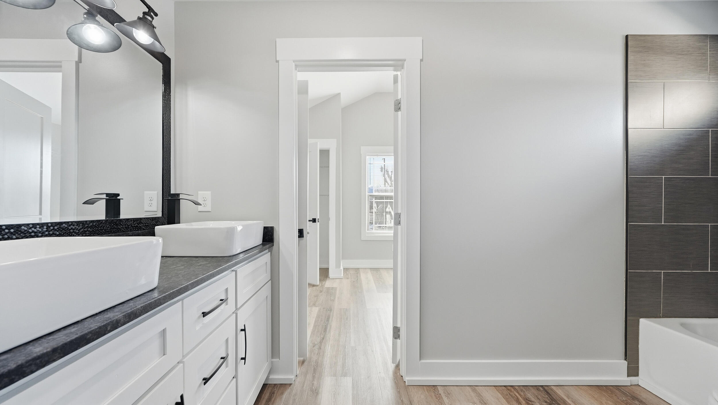 828 Henderson Avenue