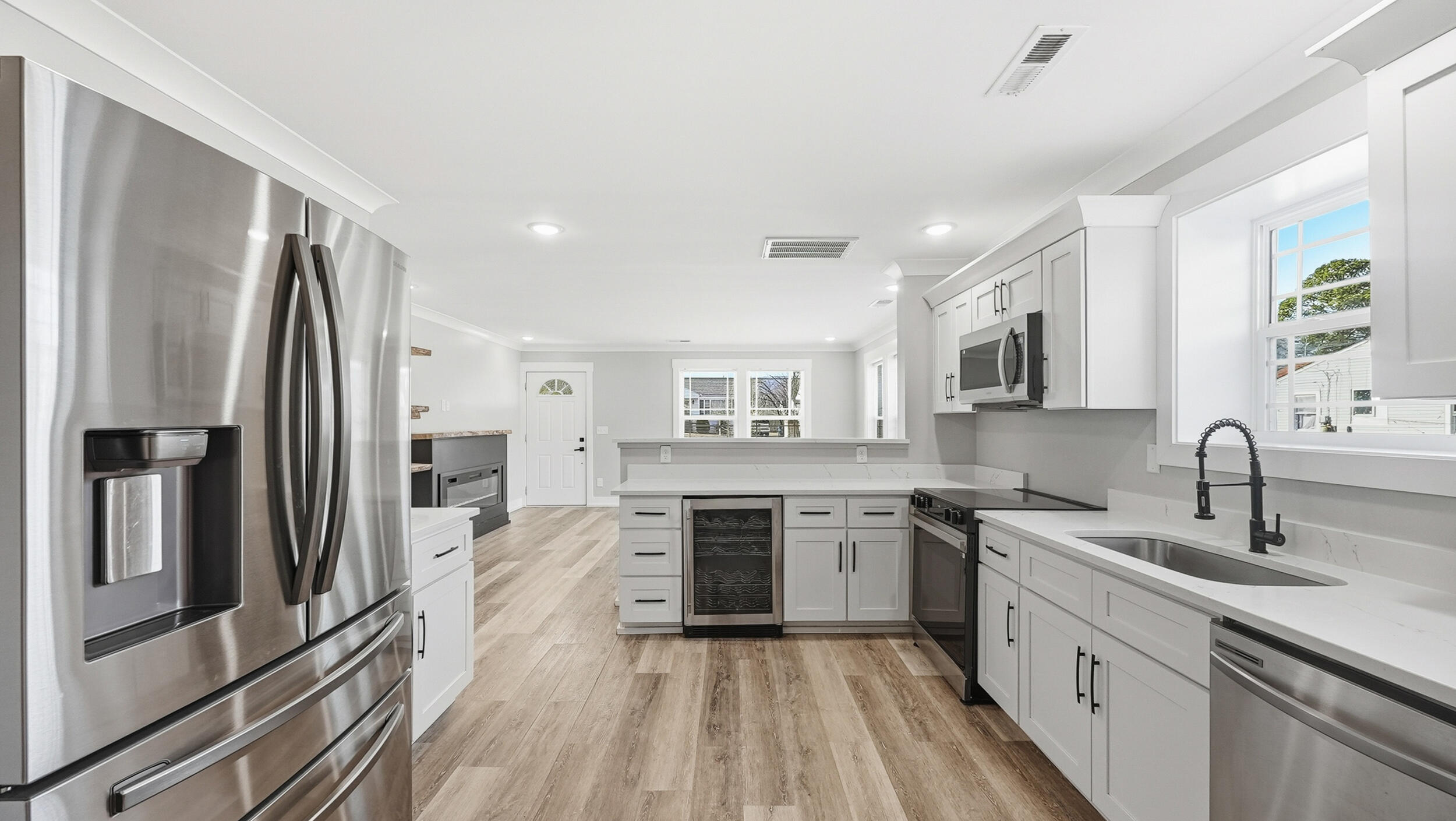 828 Henderson Avenue