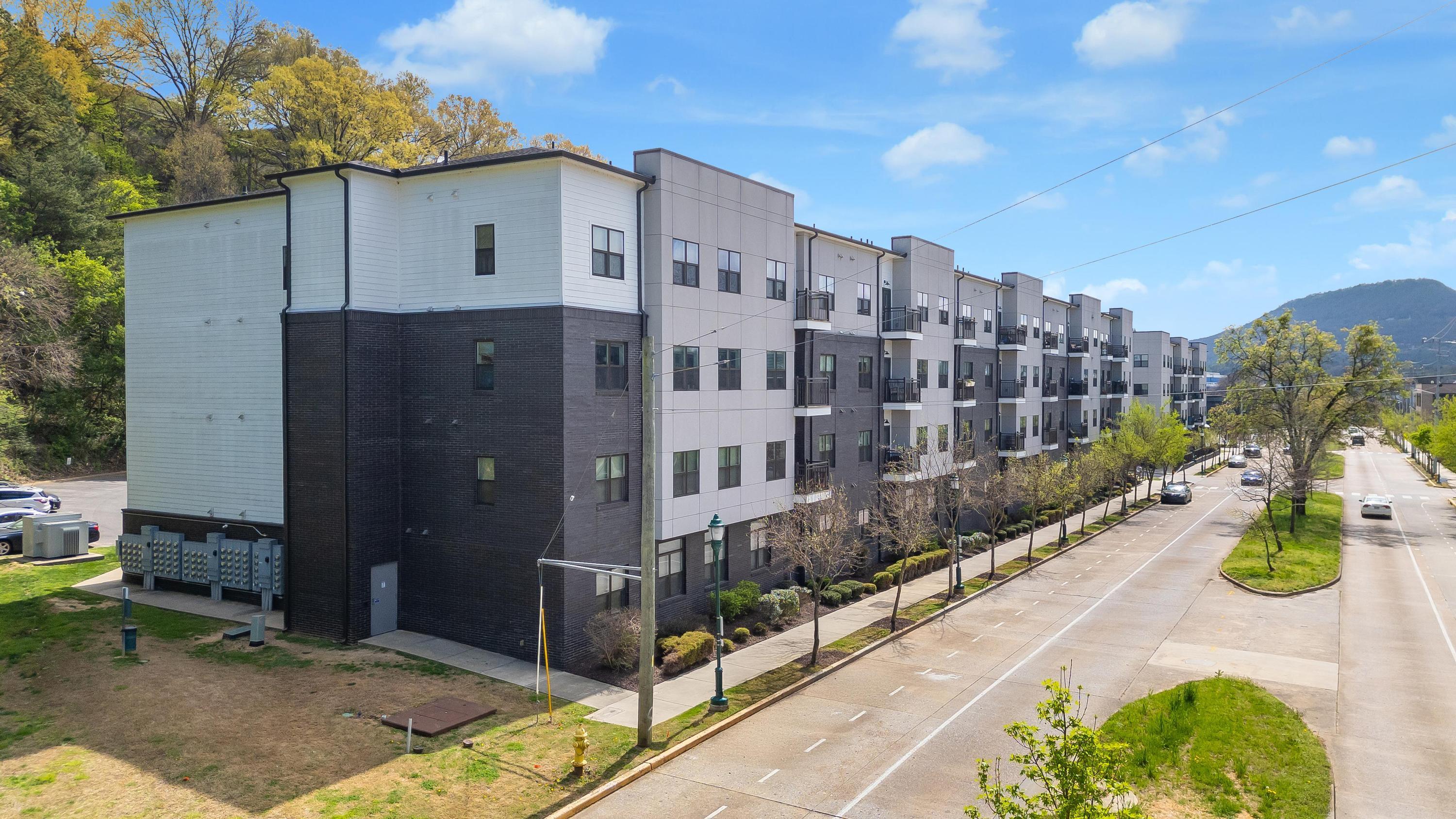 782 Riverfront Parkway, 419