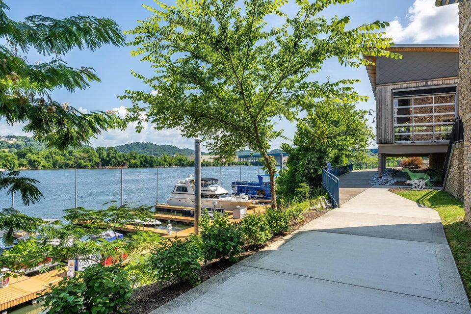782 Riverfront Parkway, 419