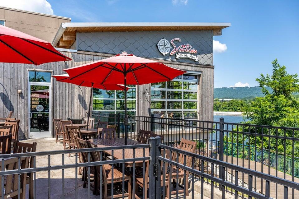 782 Riverfront Parkway, 419