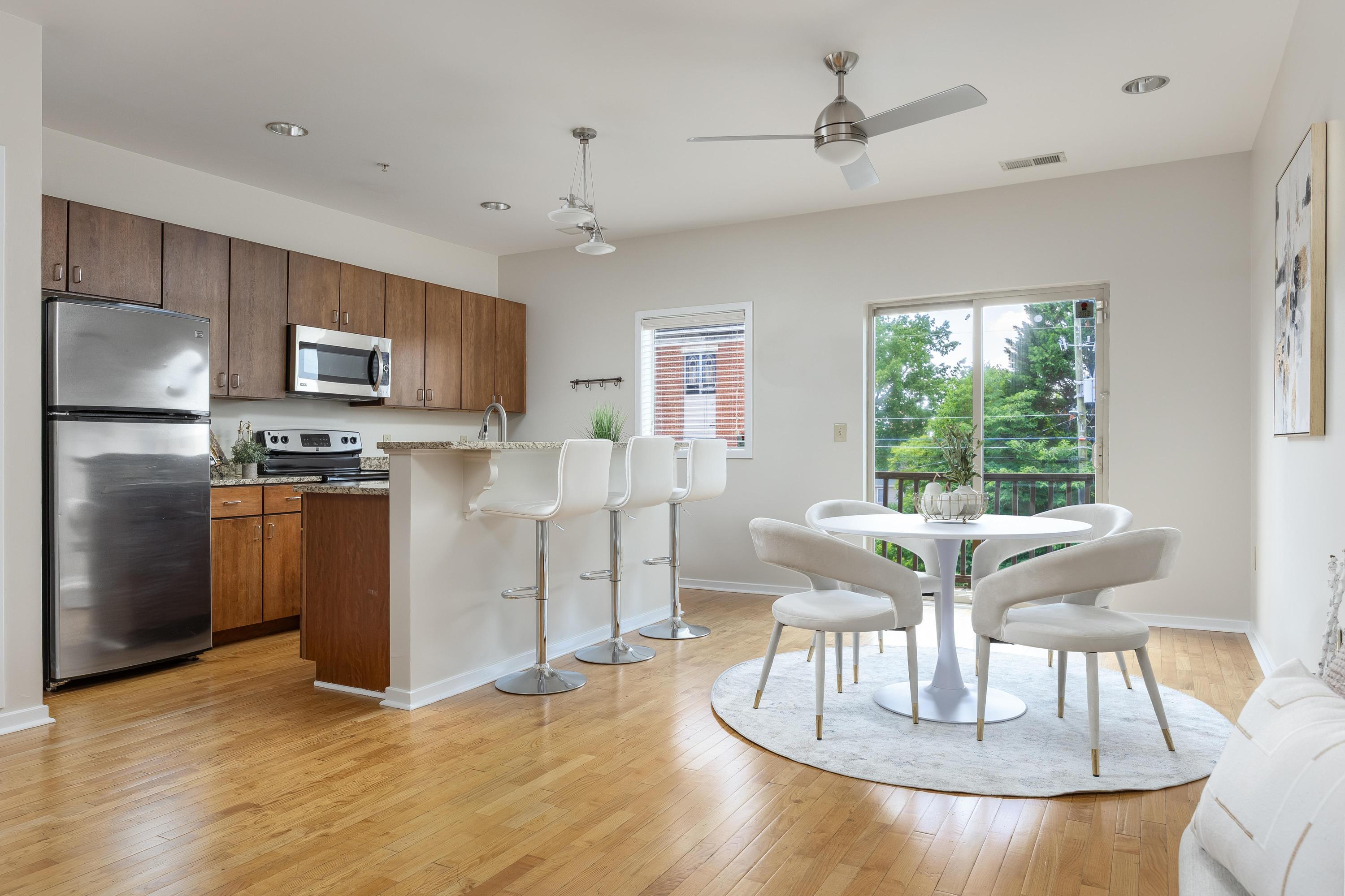844 E 8th Street