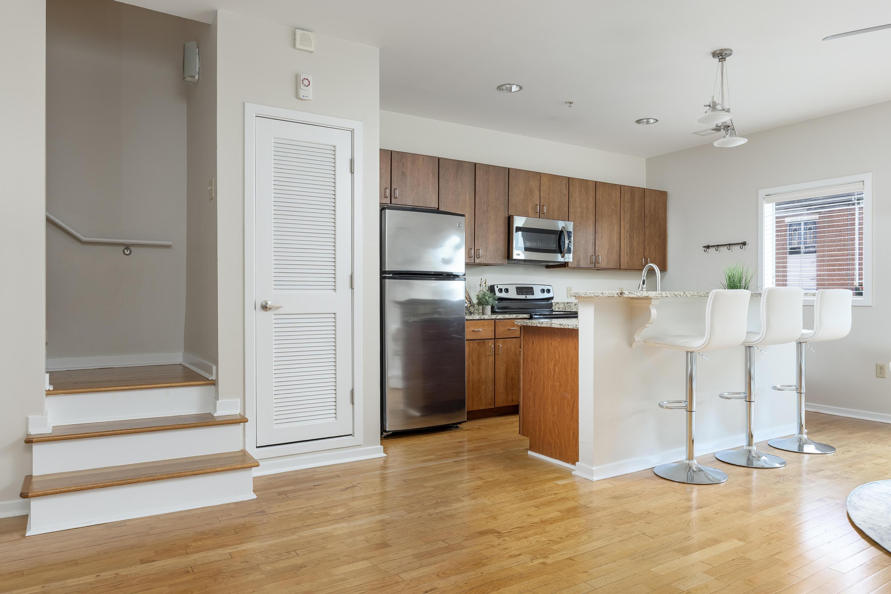 844 E 8th Street