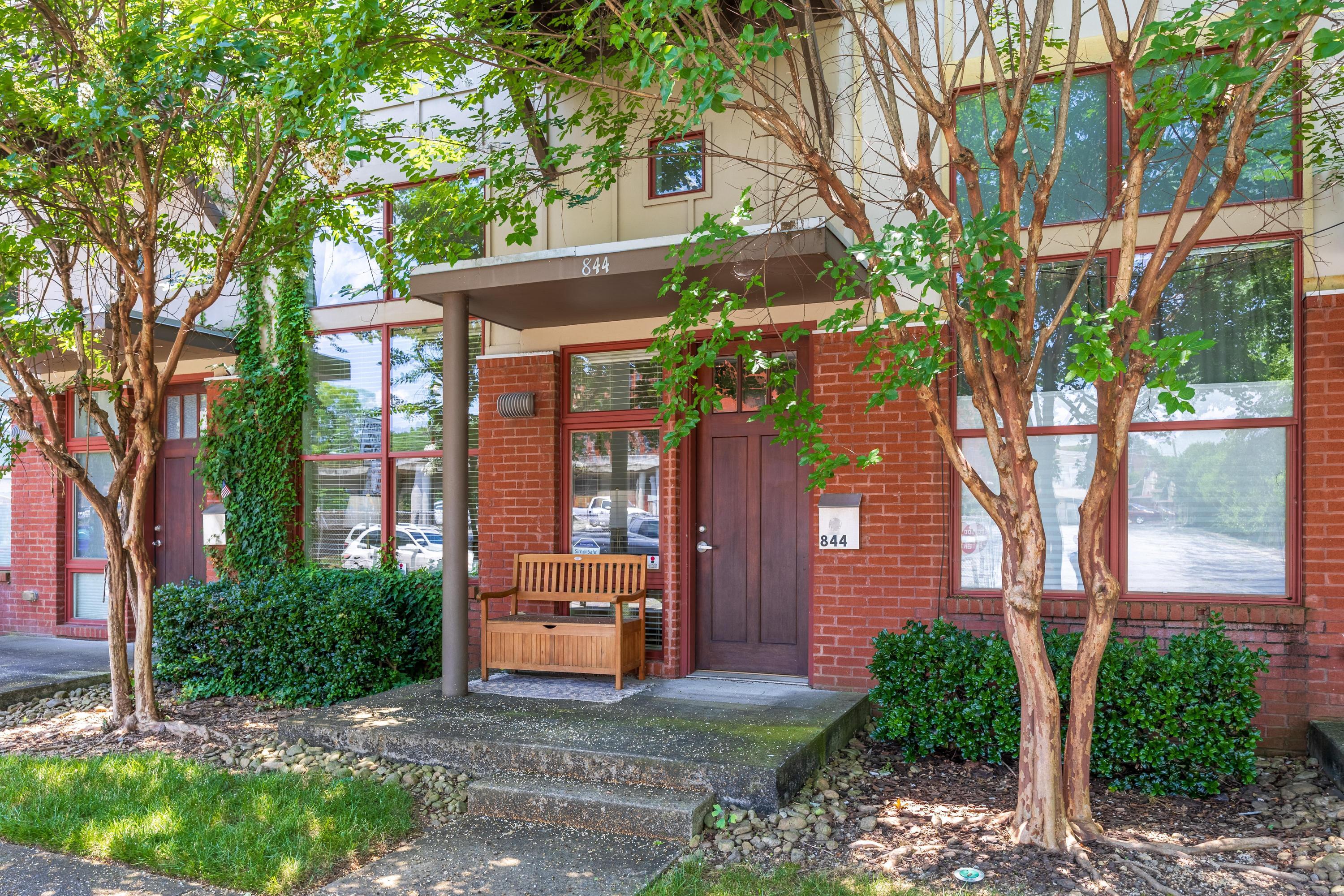 844 E 8th Street