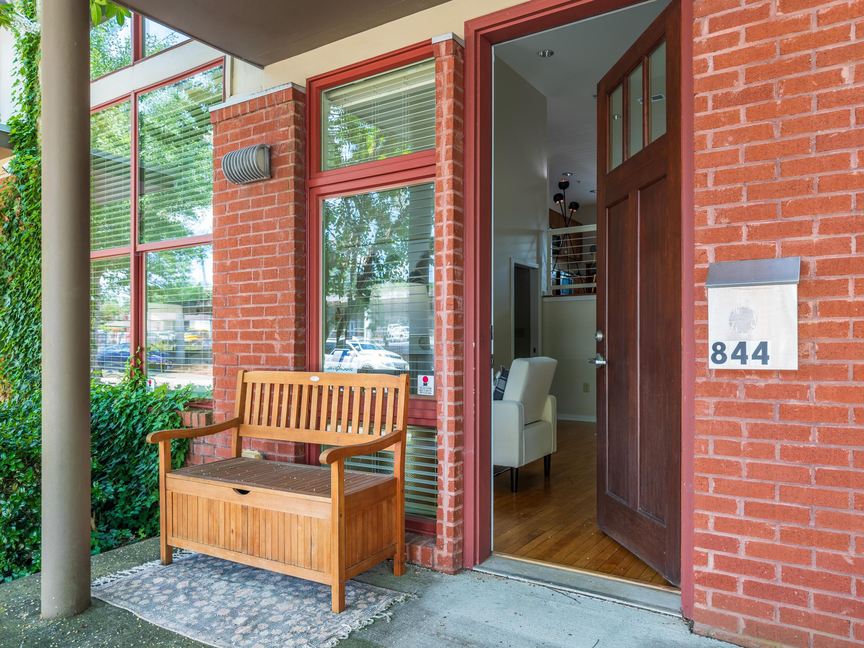 844 E 8th Street