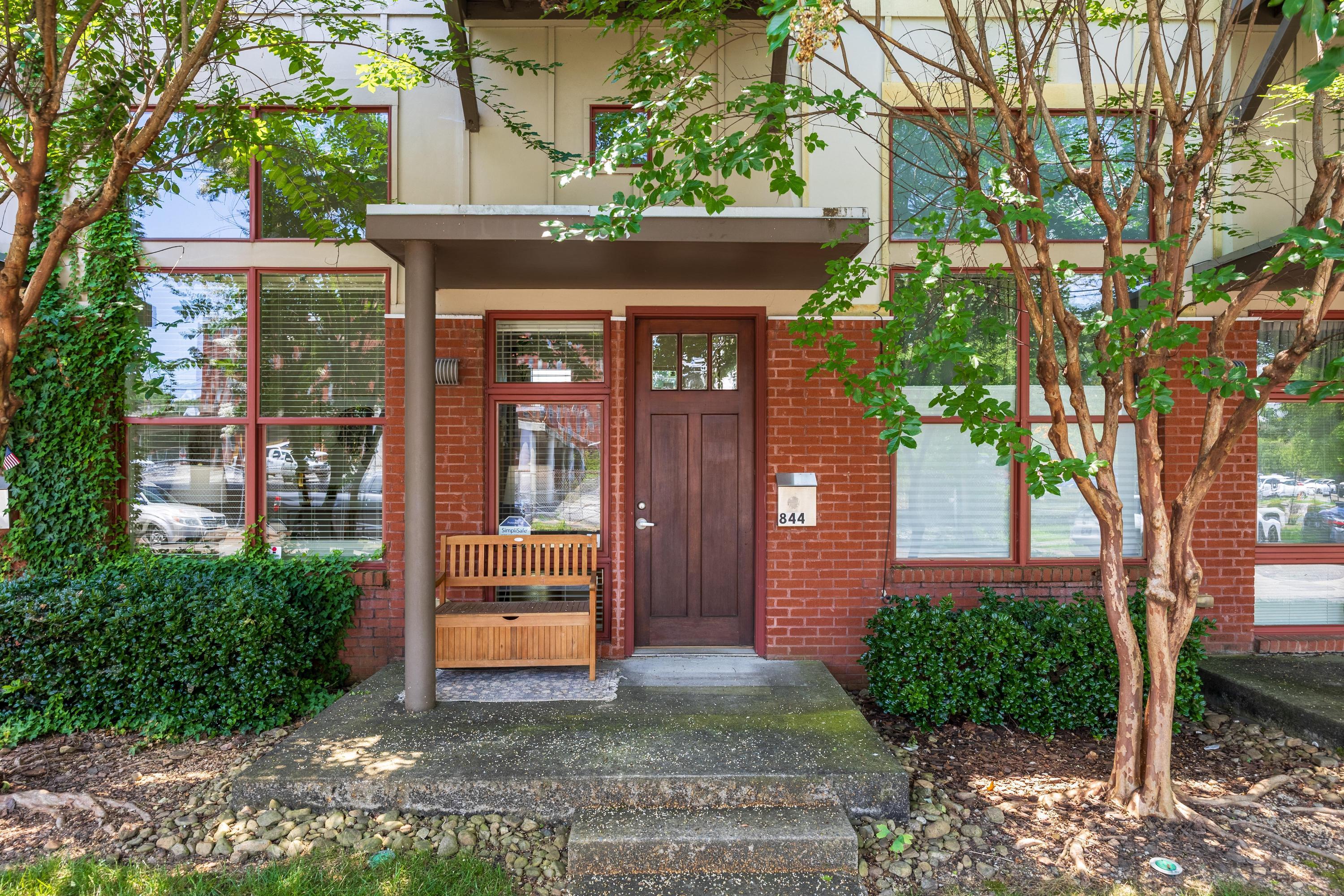 844 E 8th Street