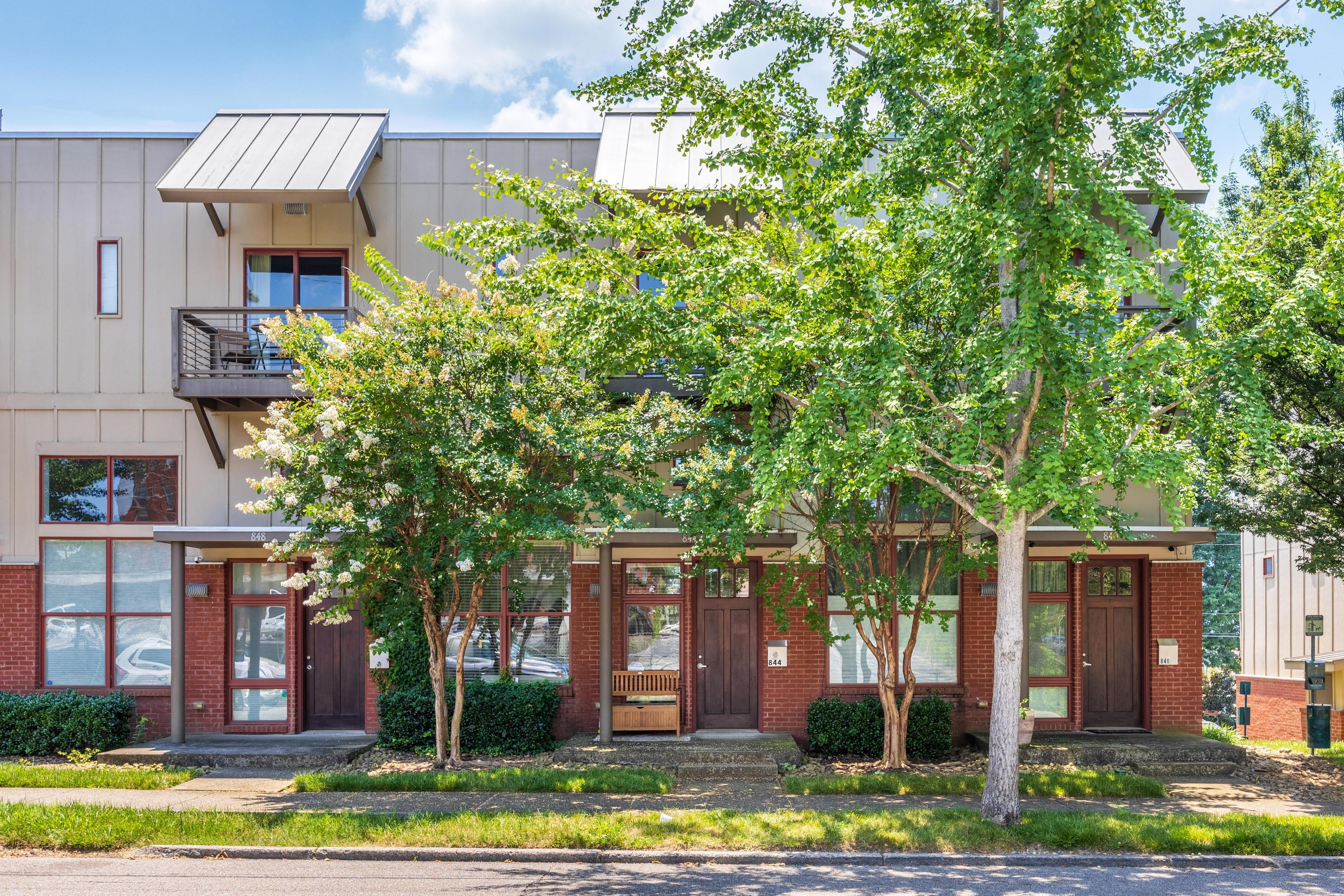 844 E 8th Street