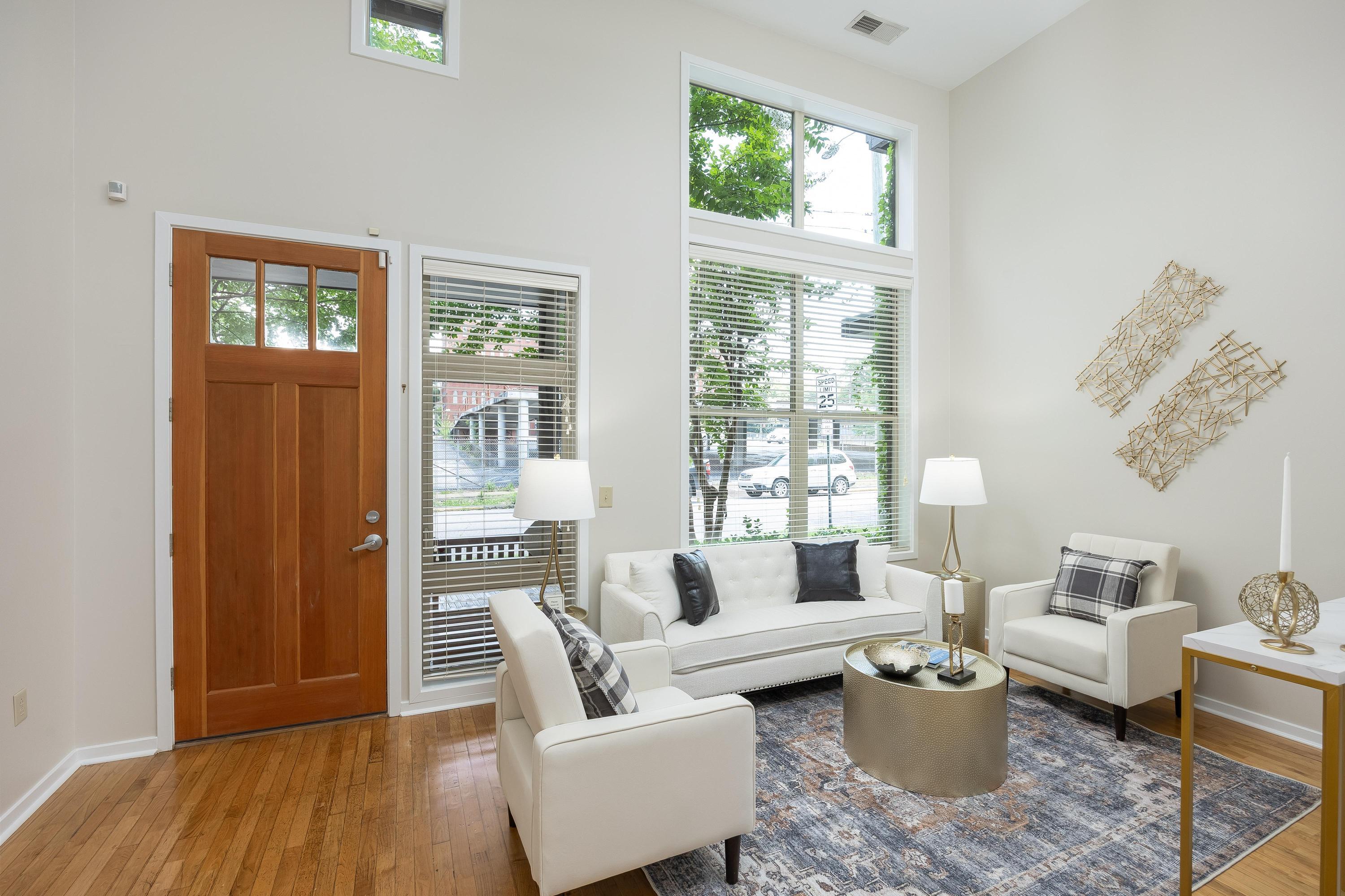 844 E 8th Street
