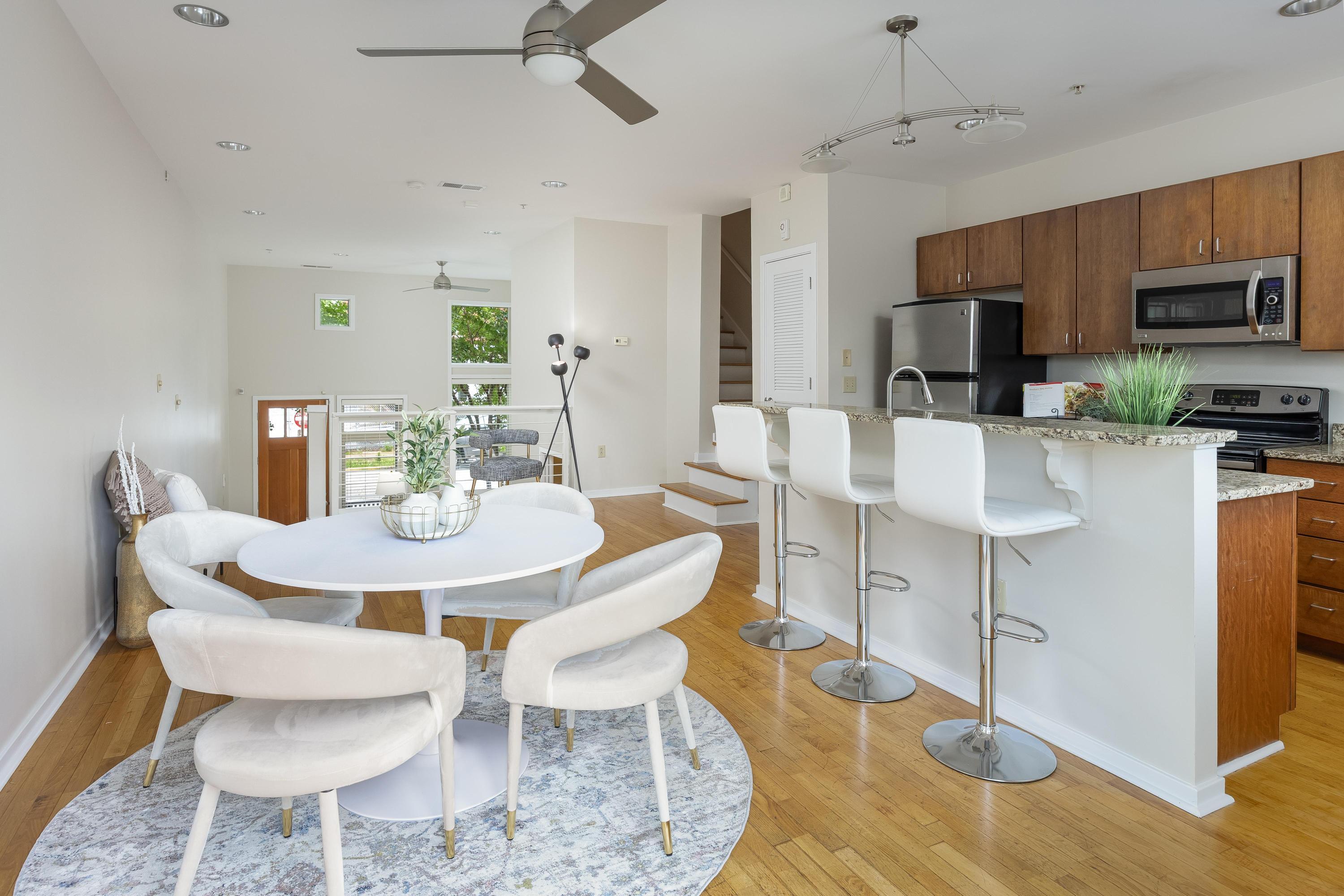 844 E 8th Street