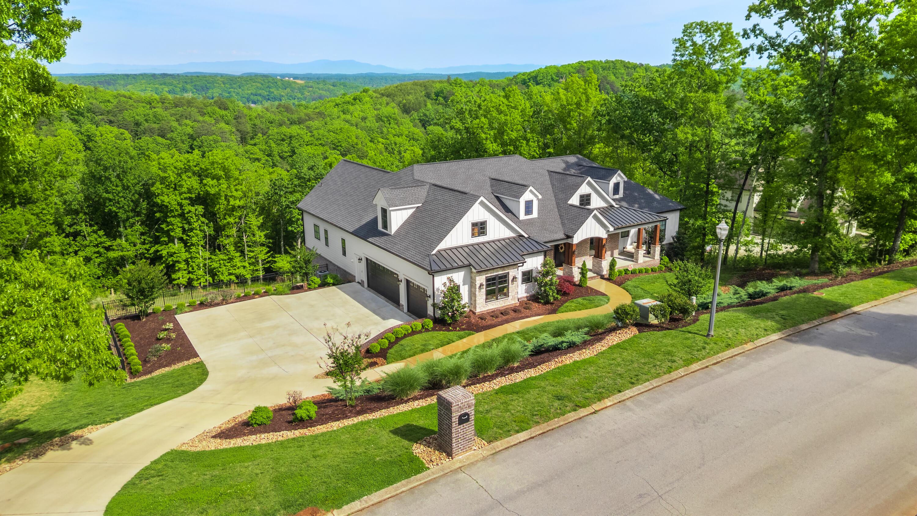 2214 Horizons View Drive