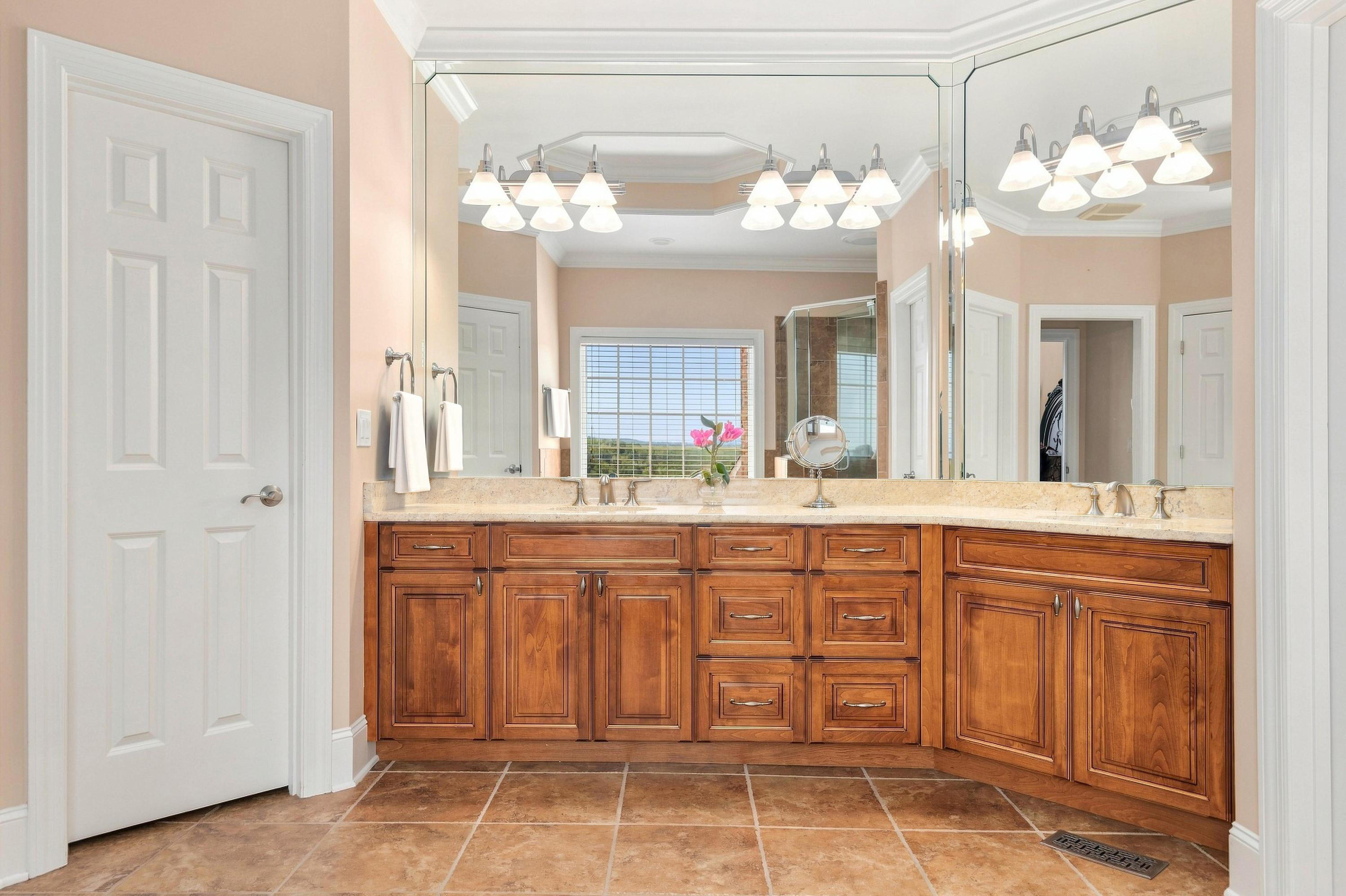2252 Horizons Drive