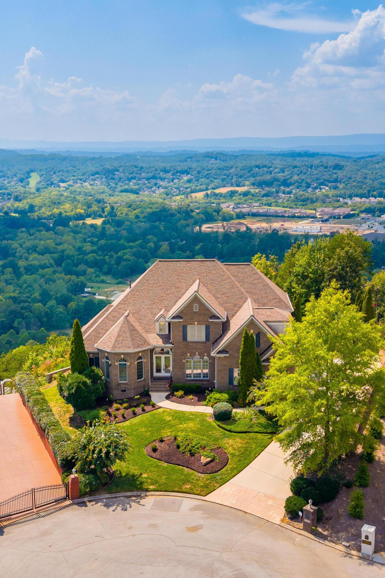 2252 Horizons Drive