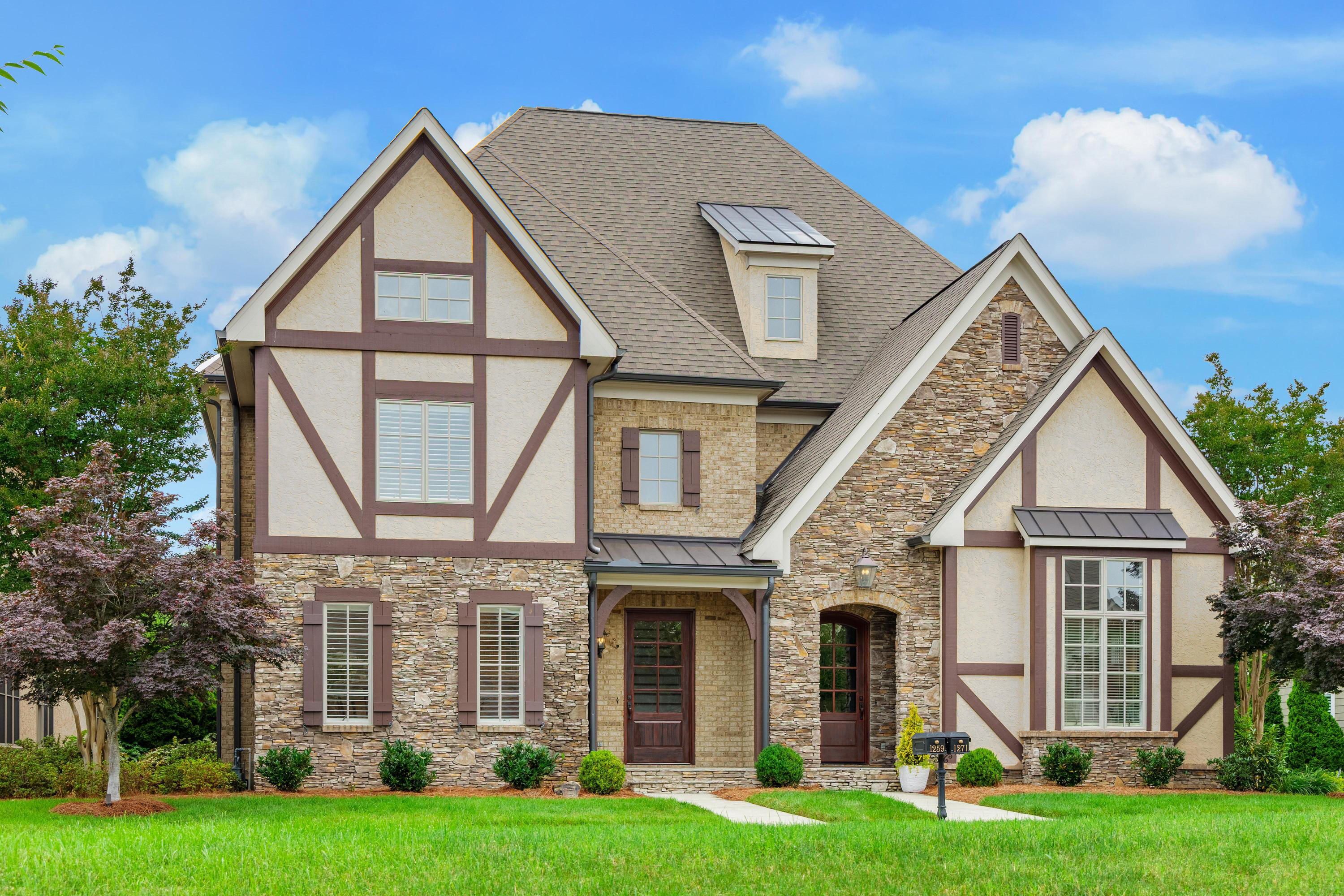 1259 Longholm Court