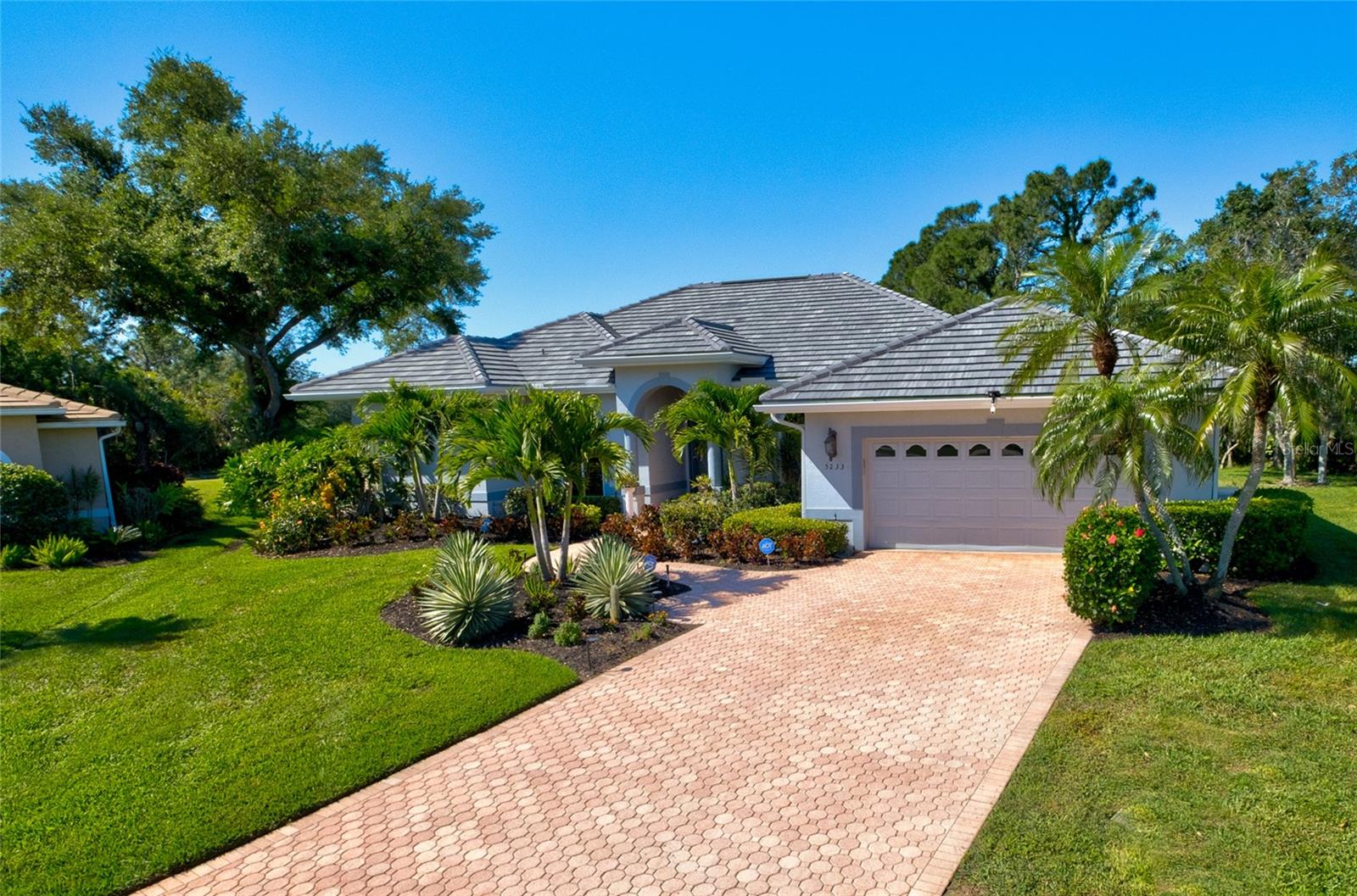 5233 FAR OAK CIR