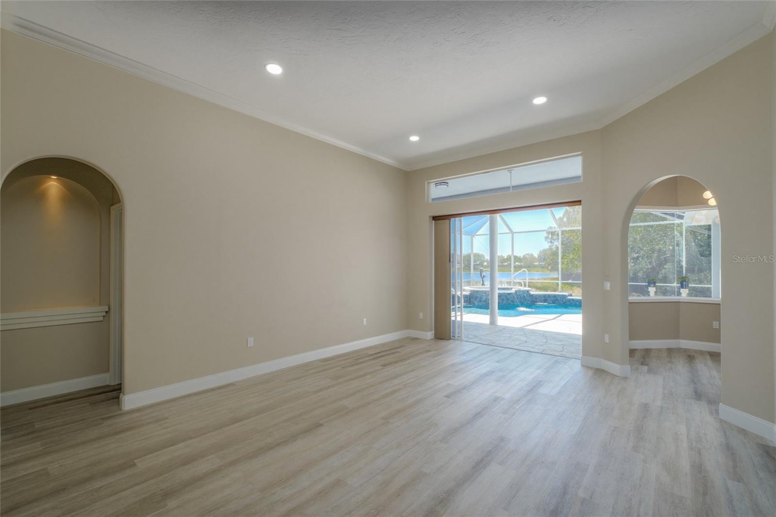 5233 FAR OAK CIR