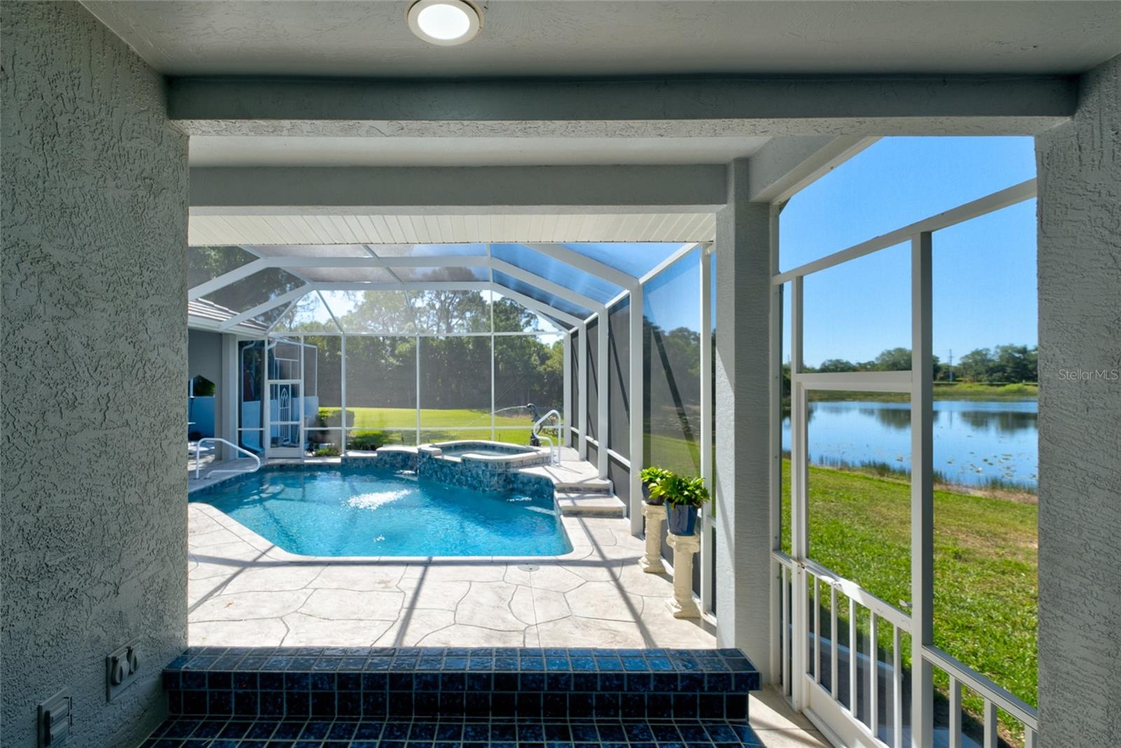 5233 FAR OAK CIR
