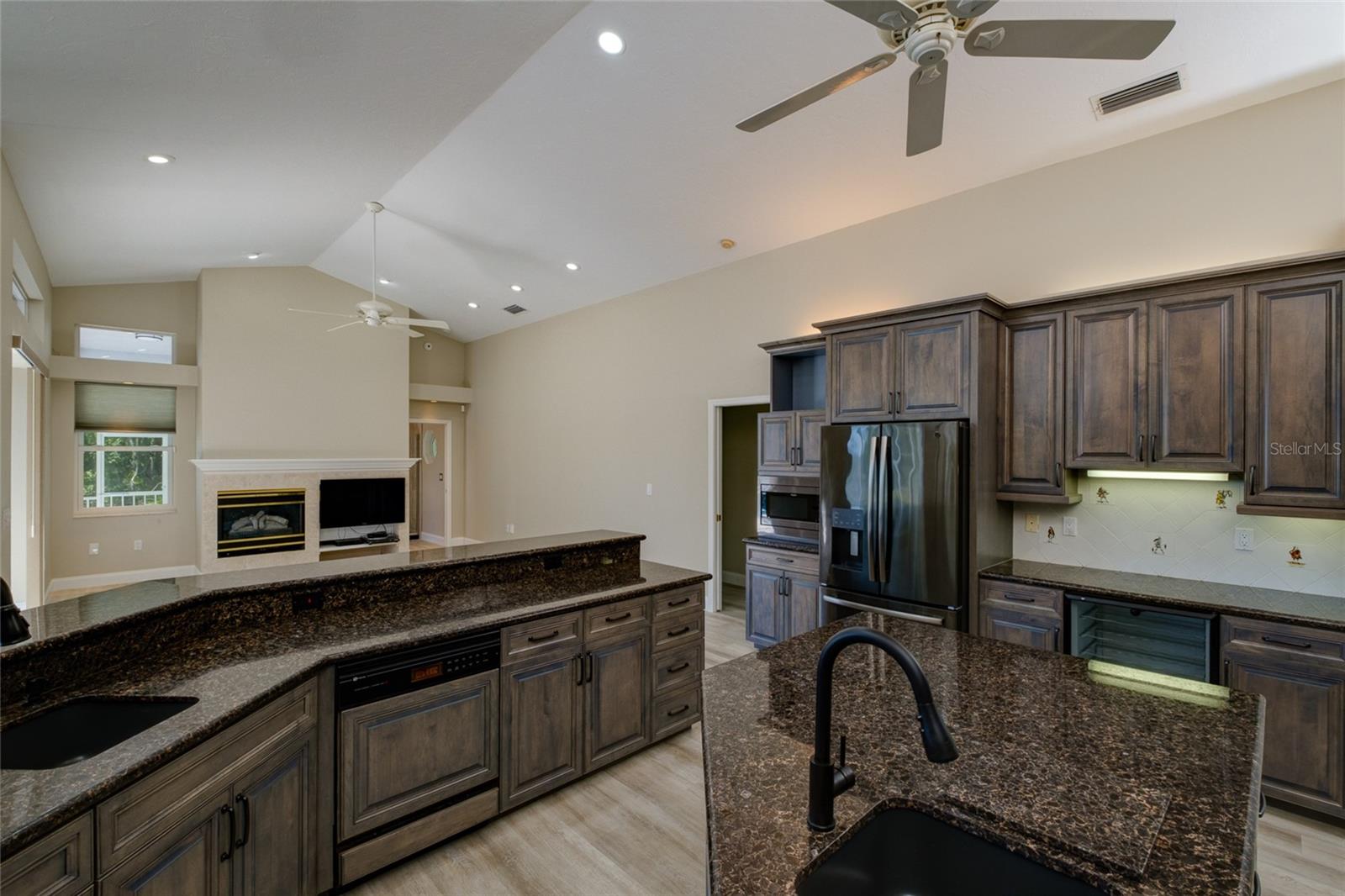 5233 FAR OAK CIR