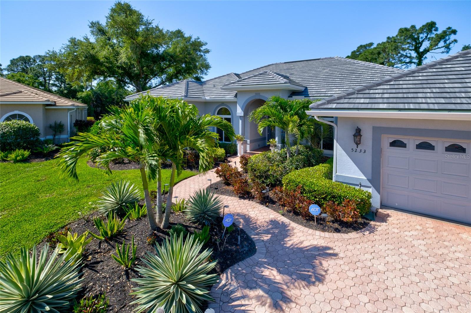 5233 FAR OAK CIR